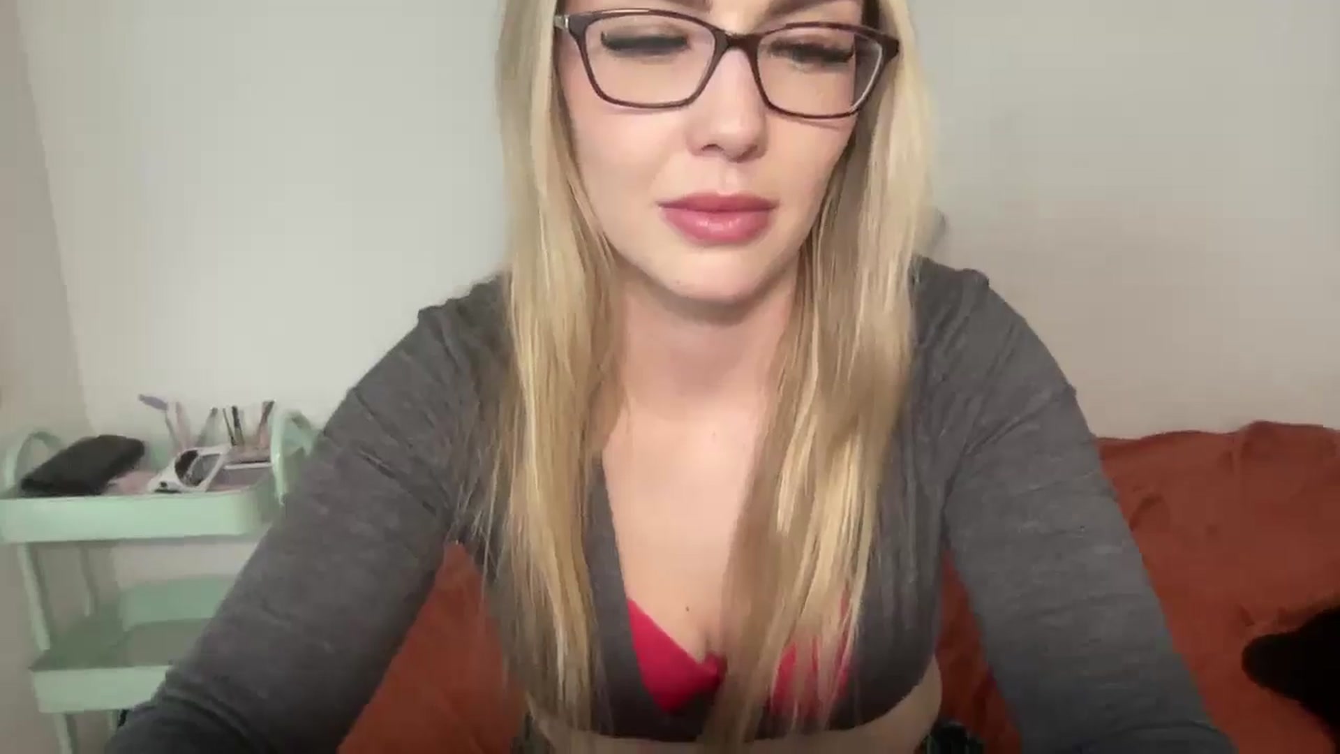 Gallery image thumbnail from AshleyMarina's myfreecams stream on, 01/02/2026, 23:11 image 4 of 20