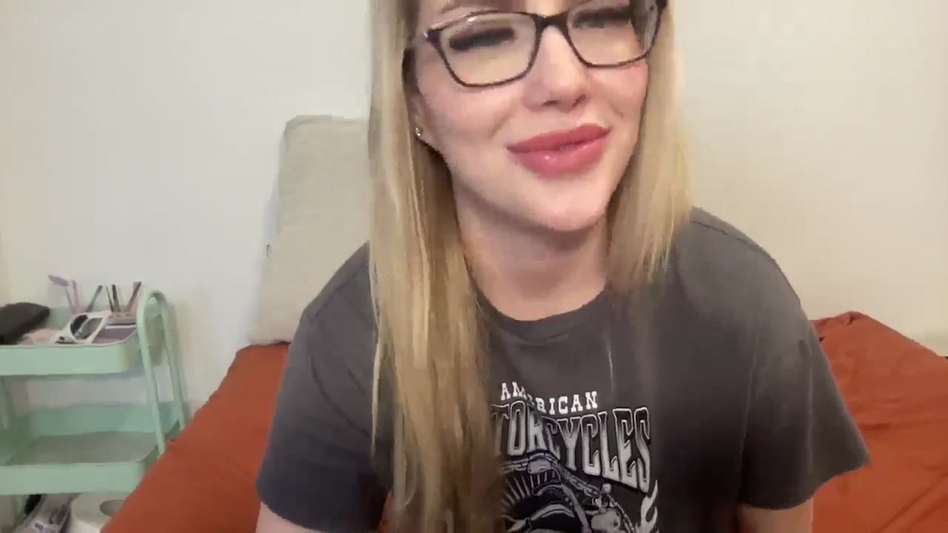 Gallery image thumbnail from AshleyMarina's myfreecams stream on, 01/03/2026, 15:35 image 15 of 20