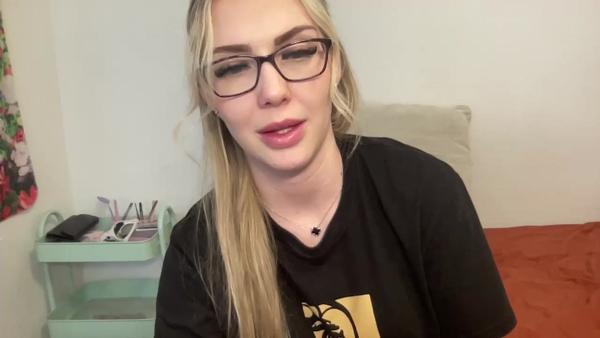Gallery image thumbnail from AshleyMarina's myfreecams stream on, 01/04/2026, 07:54 image 7 of 20