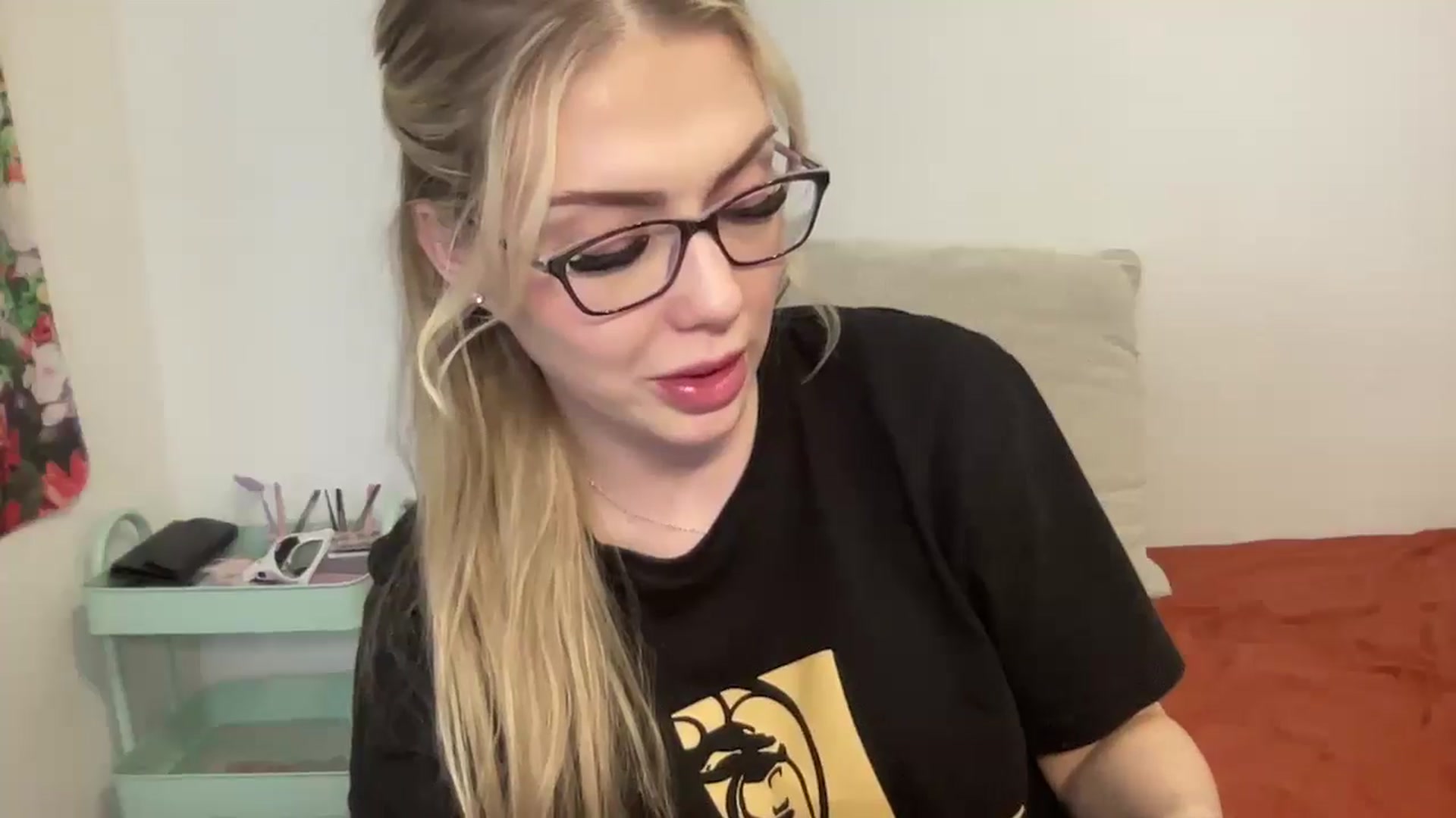 Gallery image thumbnail from AshleyMarina's myfreecams stream on, 01/04/2026, 07:54 image 9 of 20
