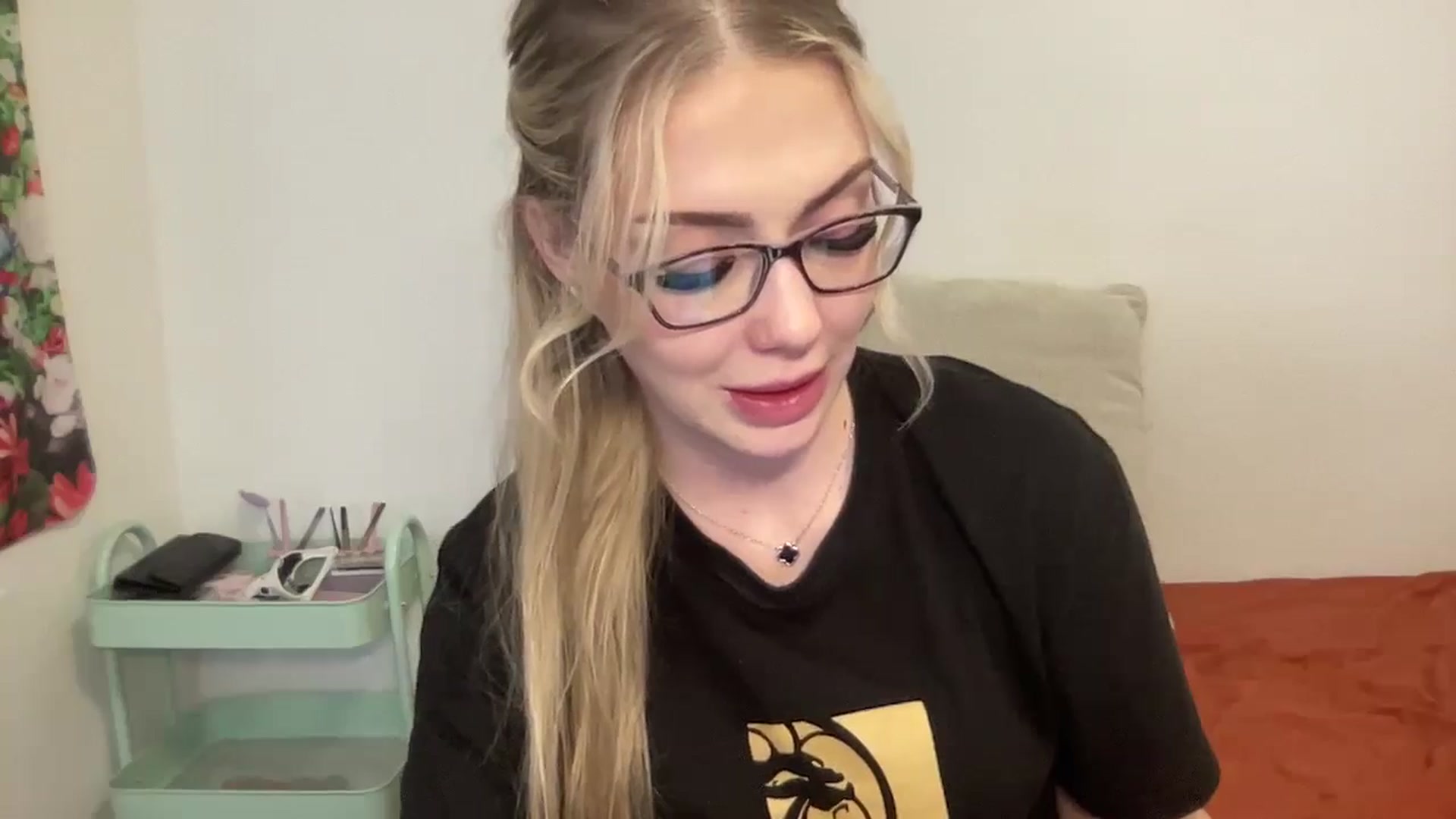 Gallery image thumbnail from AshleyMarina's myfreecams stream on, 01/04/2026, 07:54 image 4 of 20