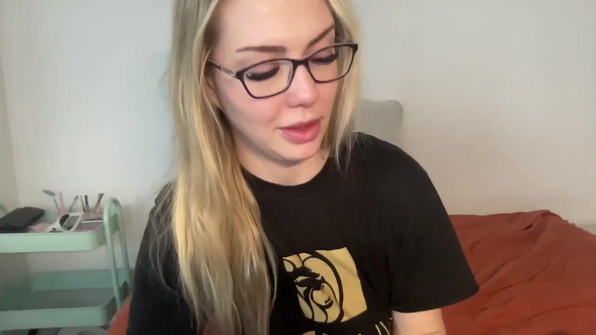 Gallery image thumbnail from AshleyMarina's myfreecams stream on, 01/04/2026, 16:59 image 16 of 20