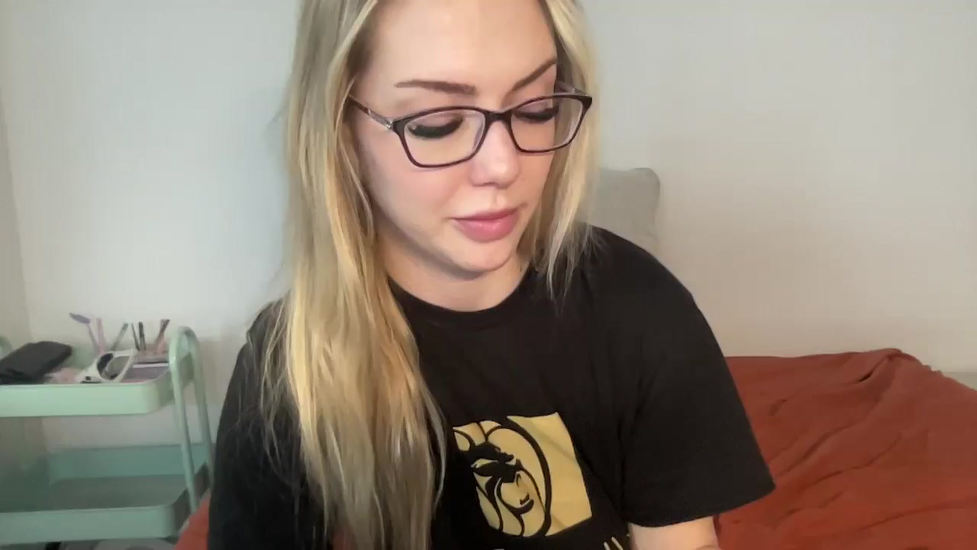 Gallery image thumbnail from AshleyMarina's myfreecams stream on, 01/04/2026, 16:59 image 17 of 20