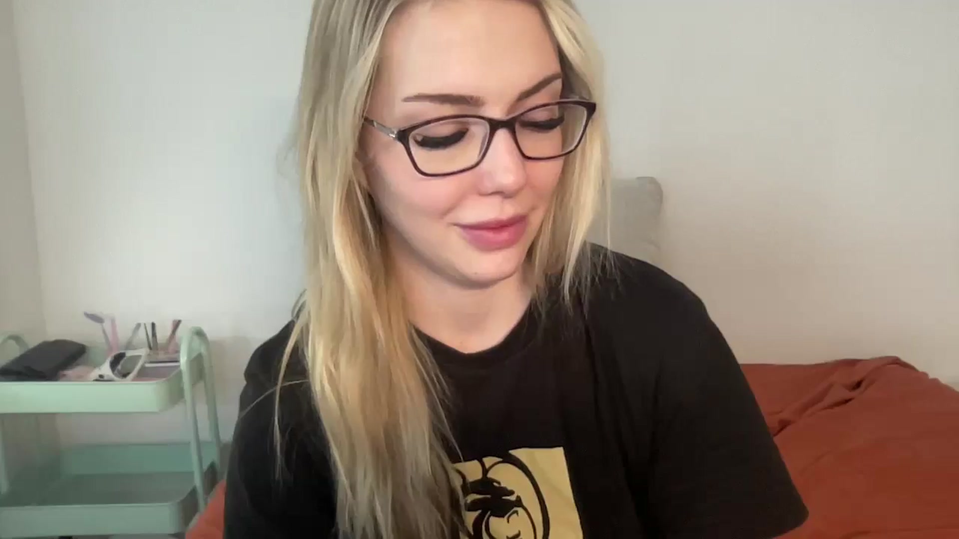 Gallery image thumbnail from AshleyMarina's myfreecams stream on, 01/04/2026, 17:38 image 15 of 20
