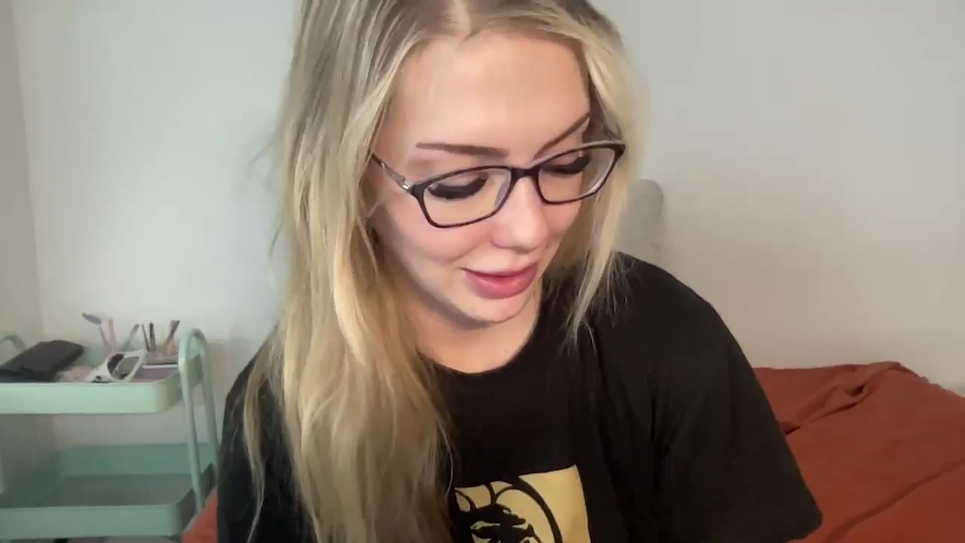 Gallery image thumbnail from AshleyMarina's myfreecams stream on, 01/04/2026, 17:38 image 2 of 20