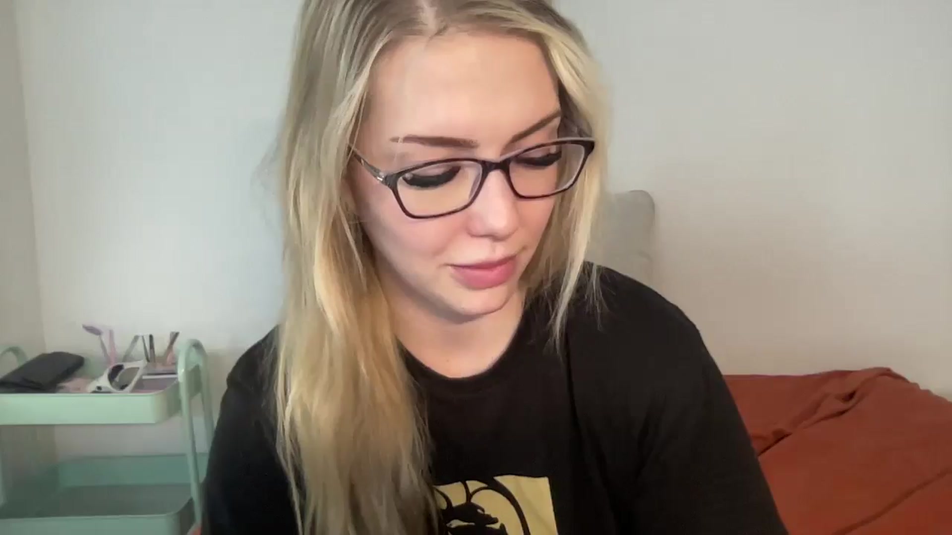 Gallery image thumbnail from AshleyMarina's myfreecams stream on, 01/04/2026, 17:38 image 6 of 20