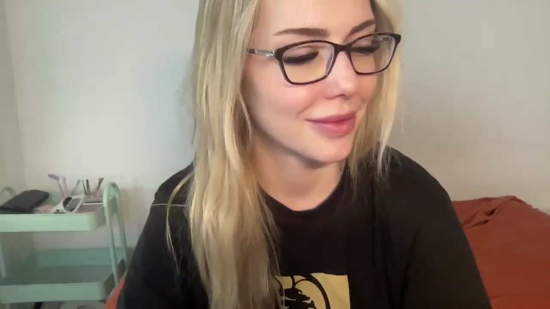 Gallery image thumbnail from AshleyMarina's myfreecams stream on, 01/04/2026, 17:38 image 13 of 20