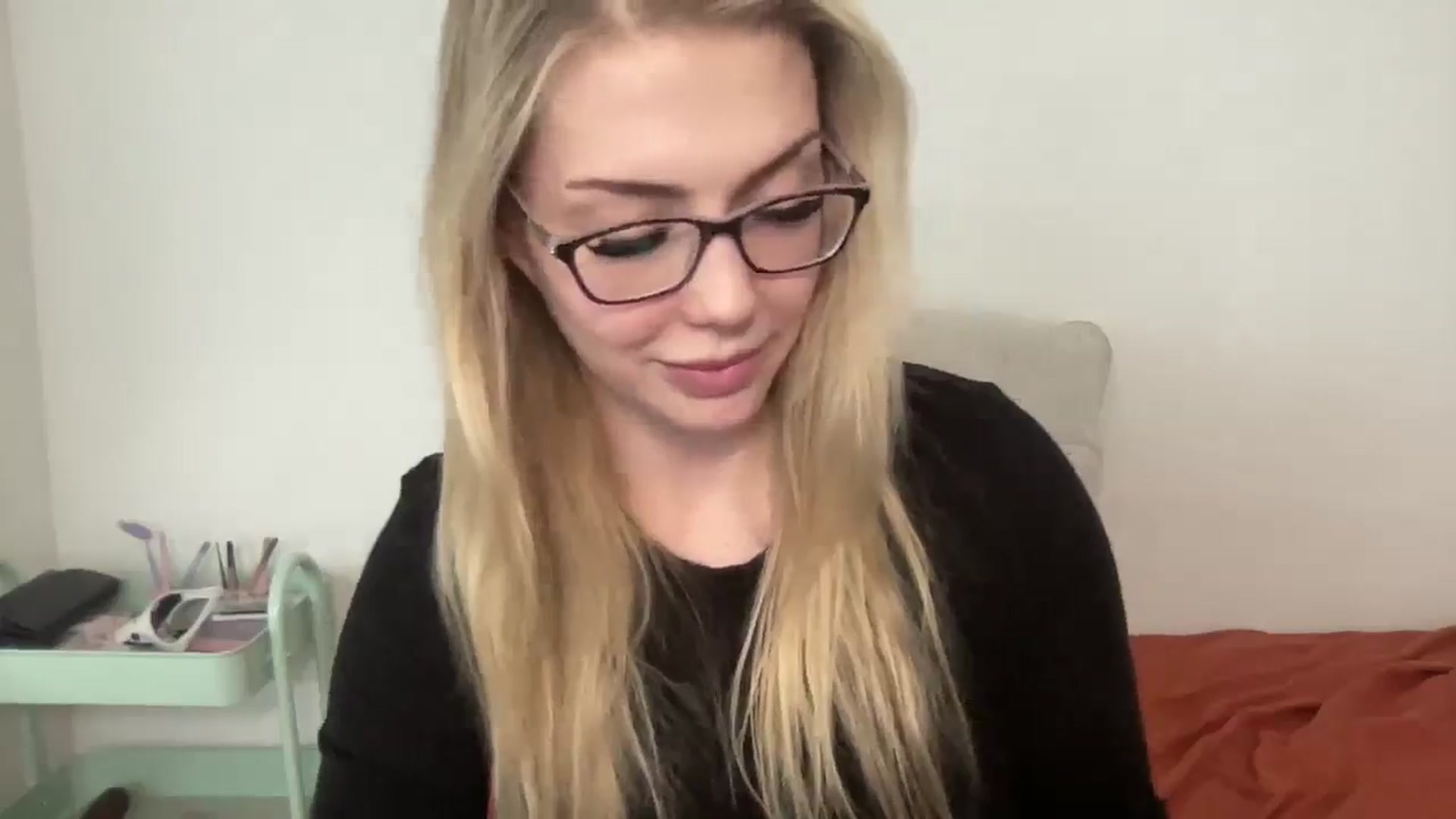 Gallery image thumbnail from AshleyMarina's myfreecams stream on, 01/04/2026, 20:52 image 16 of 20