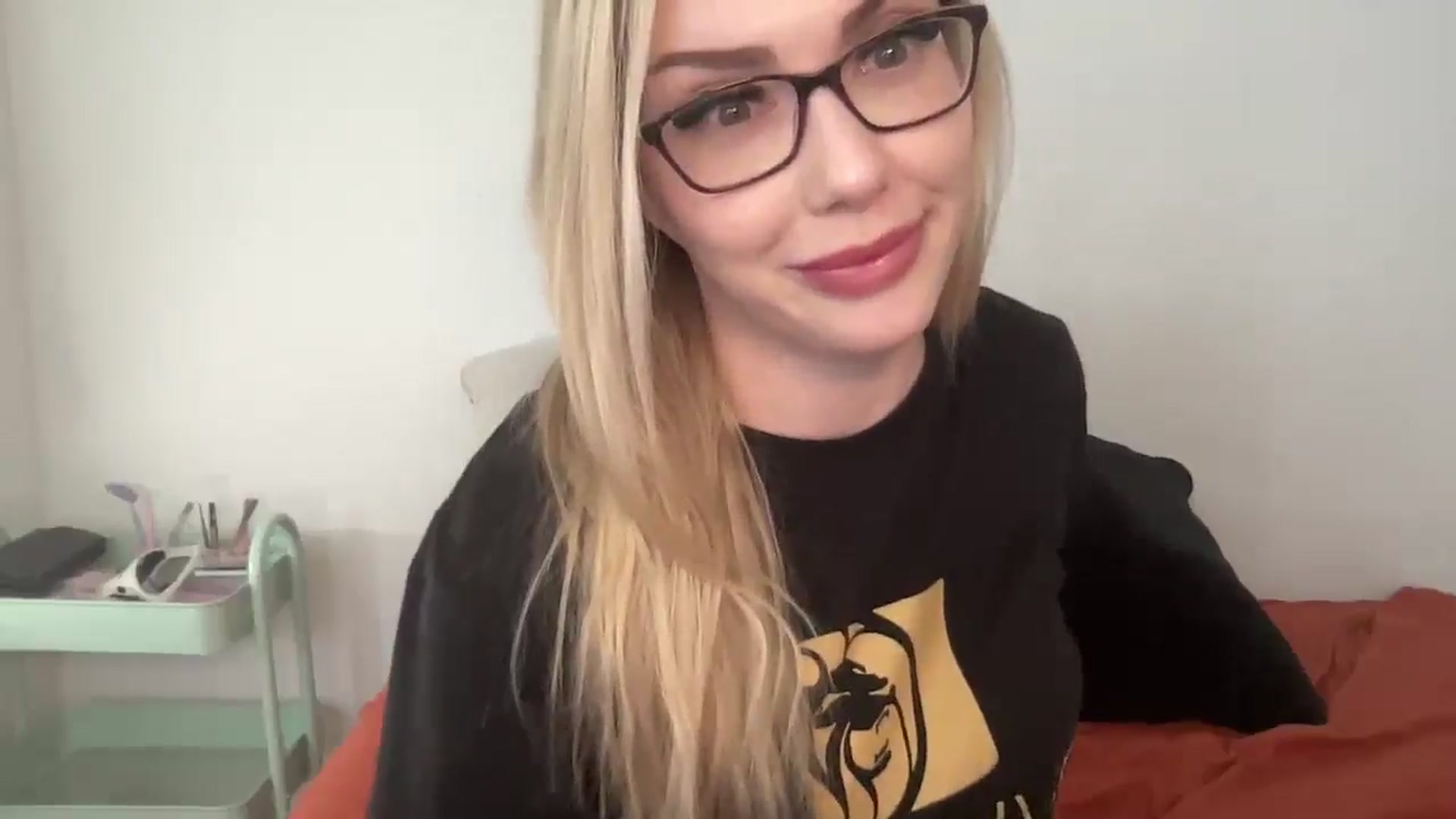 Gallery image thumbnail from AshleyMarina's myfreecams stream on, 01/07/2026, 17:26 image 3 of 20
