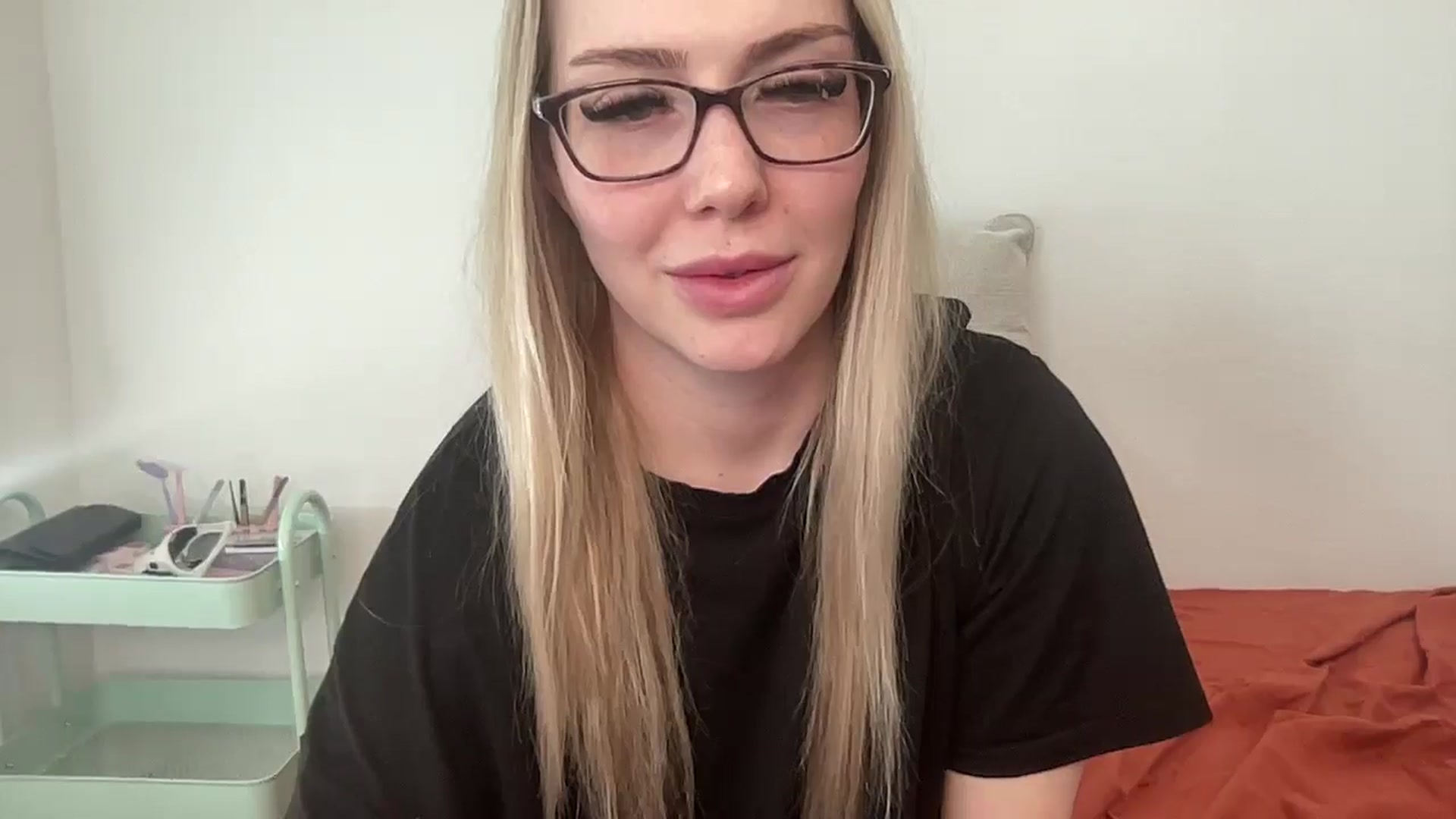 Gallery image thumbnail from AshleyMarina's myfreecams stream on, 01/16/2026, 18:22 image 16 of 20