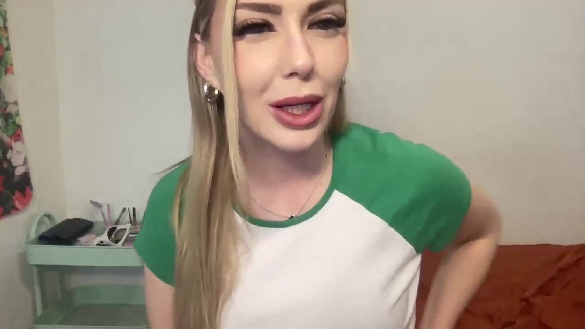 Gallery image thumbnail from AshleyMarina's myfreecams stream on, 01/19/2026, 24:23 image 16 of 20