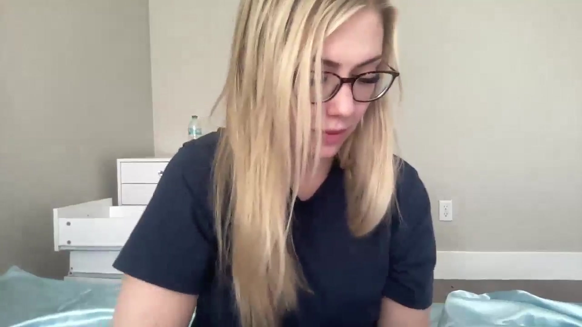 Gallery image thumbnail from AshleyMarina's myfreecams stream on, 04/02/2026, 17:42 image 18 of 20