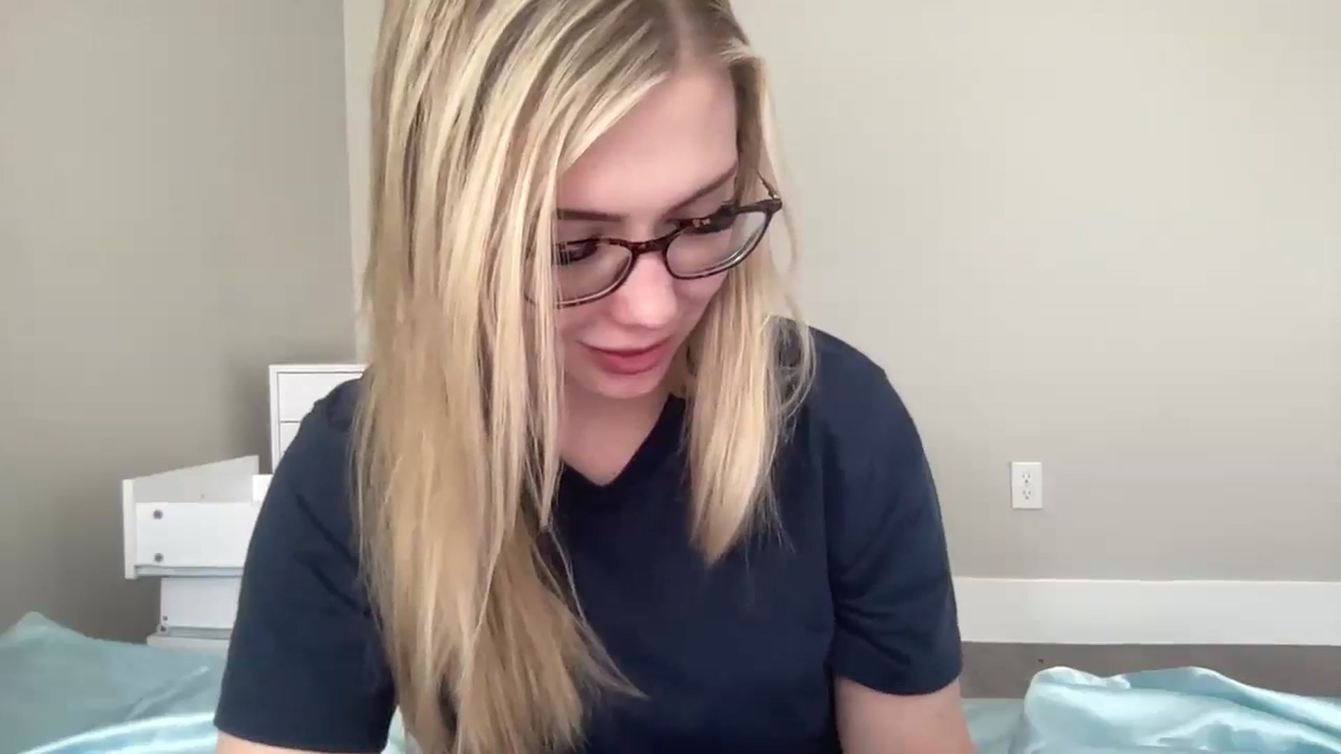 Gallery image thumbnail from AshleyMarina's myfreecams stream on, 04/02/2026, 17:42 image 17 of 20
