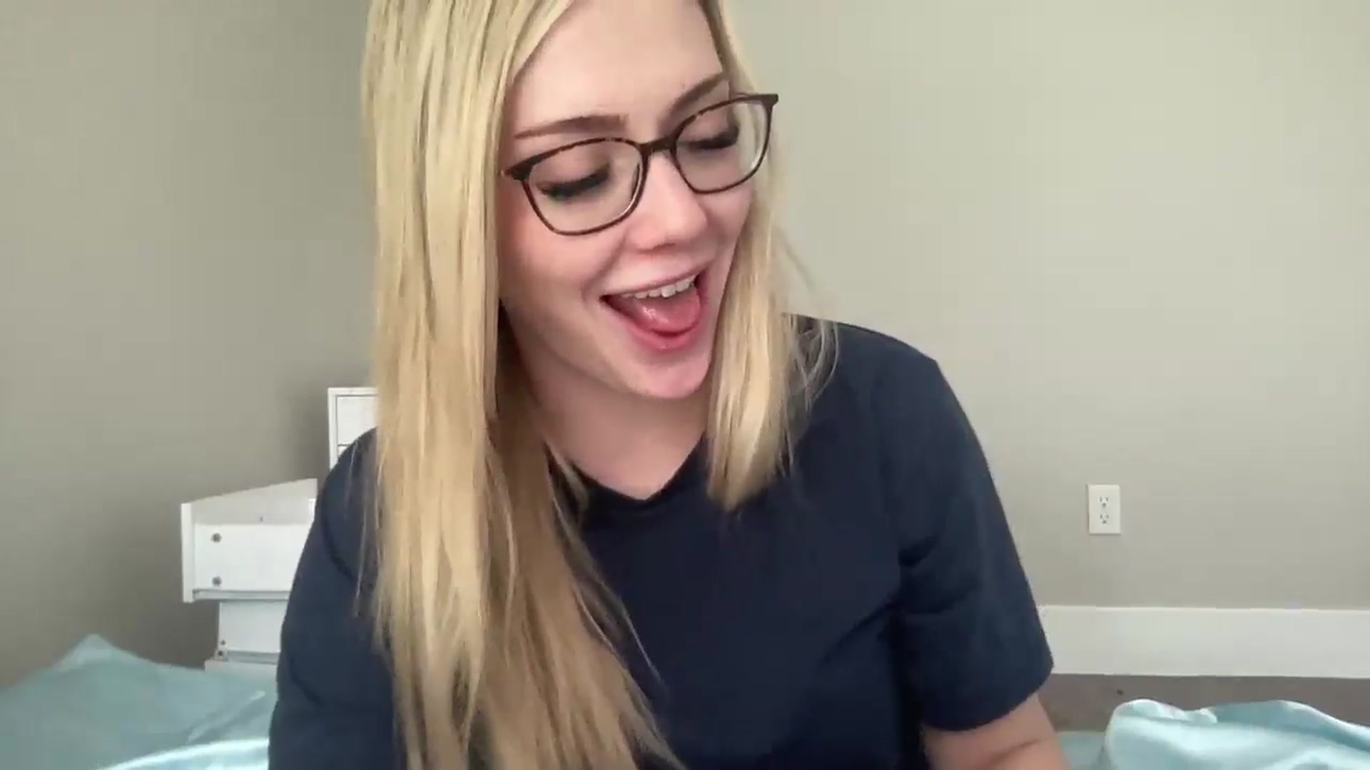 Gallery image thumbnail from AshleyMarina's myfreecams stream on, 04/02/2026, 17:42 image 10 of 20