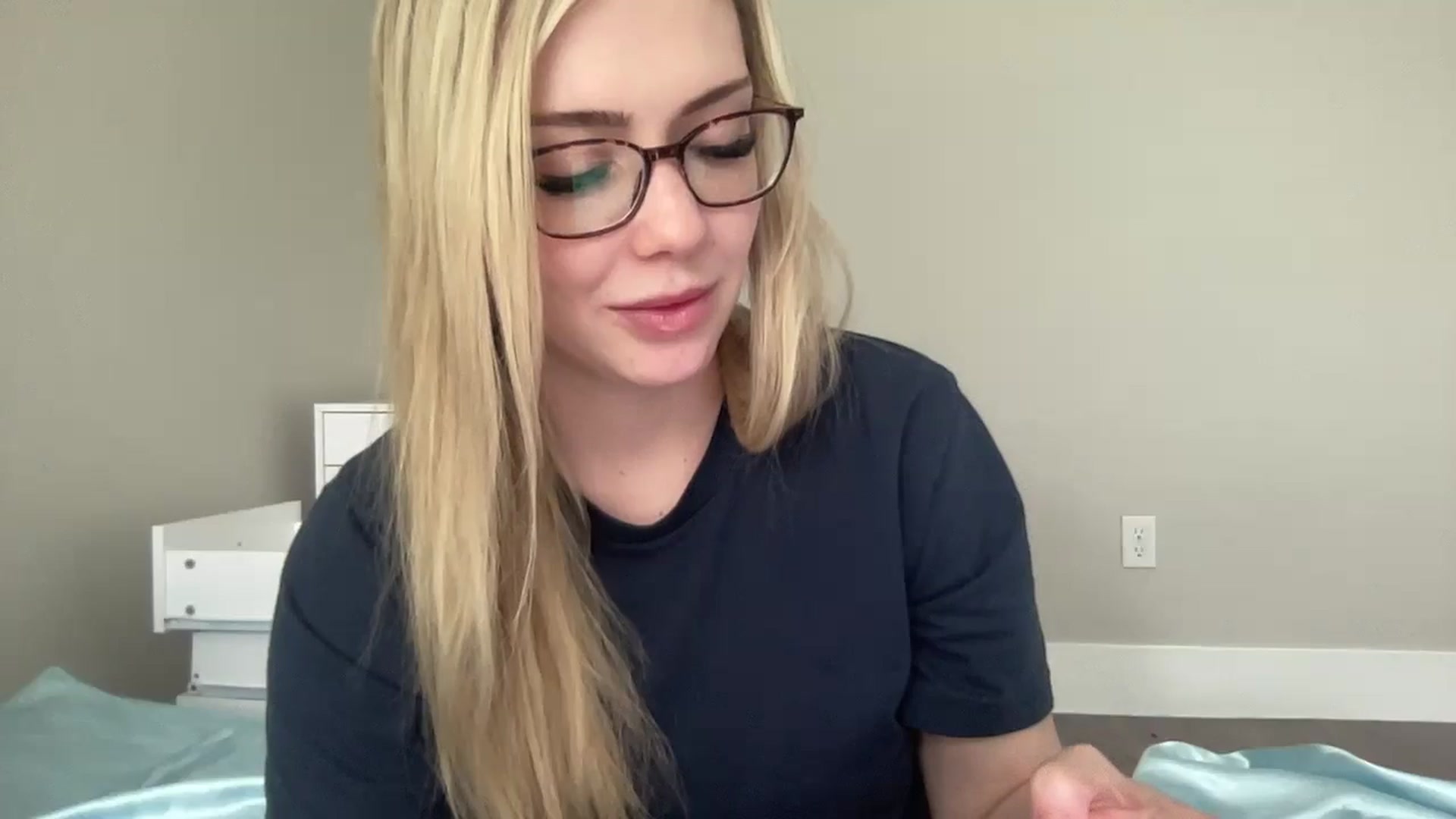 Gallery image thumbnail from AshleyMarina's myfreecams stream on, 04/02/2026, 17:42 image 3 of 20