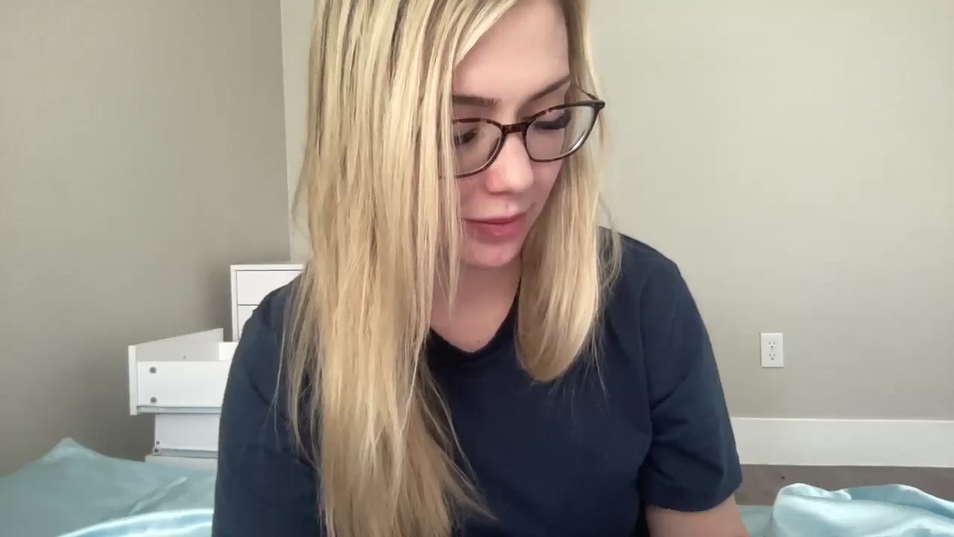 Gallery image thumbnail from AshleyMarina's myfreecams stream on, 04/02/2026, 17:42 image 14 of 20