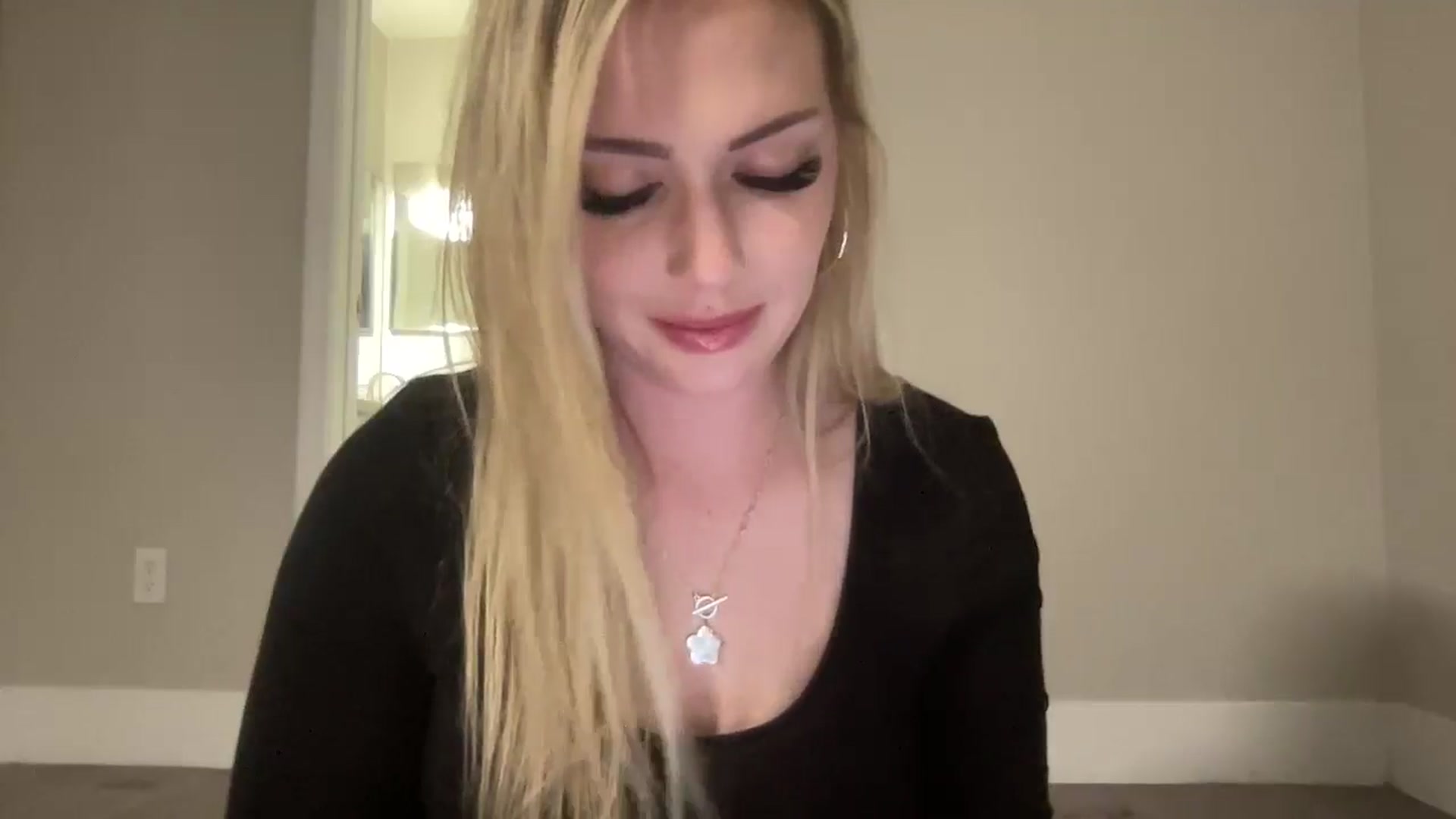 Gallery image thumbnail from AshleyMarina's myfreecams stream on, 04/08/2026, 06:04 image 8 of 20