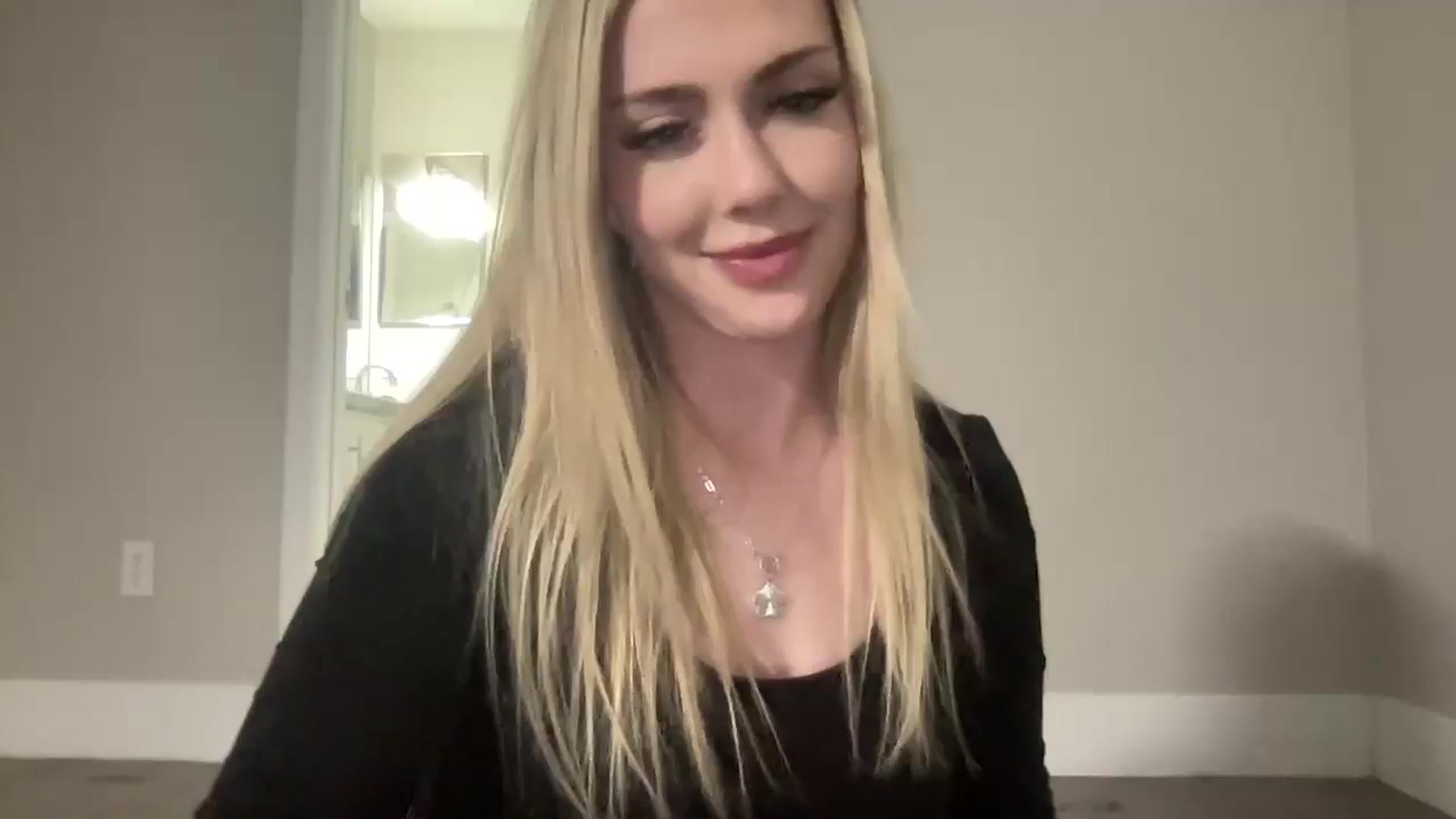 Gallery image thumbnail from AshleyMarina's myfreecams stream on, 04/08/2026, 06:04 image 9 of 20