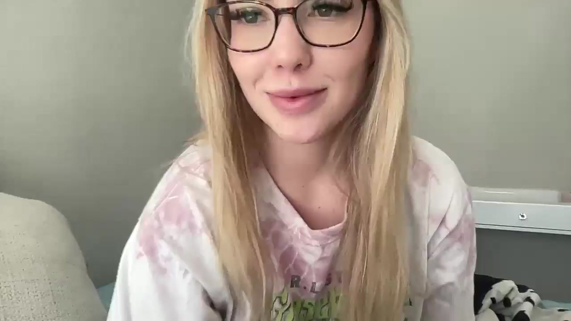 Gallery image thumbnail from AshleyMarina's myfreecams stream on, 04/11/2026, 16:28 image 1 of 20
