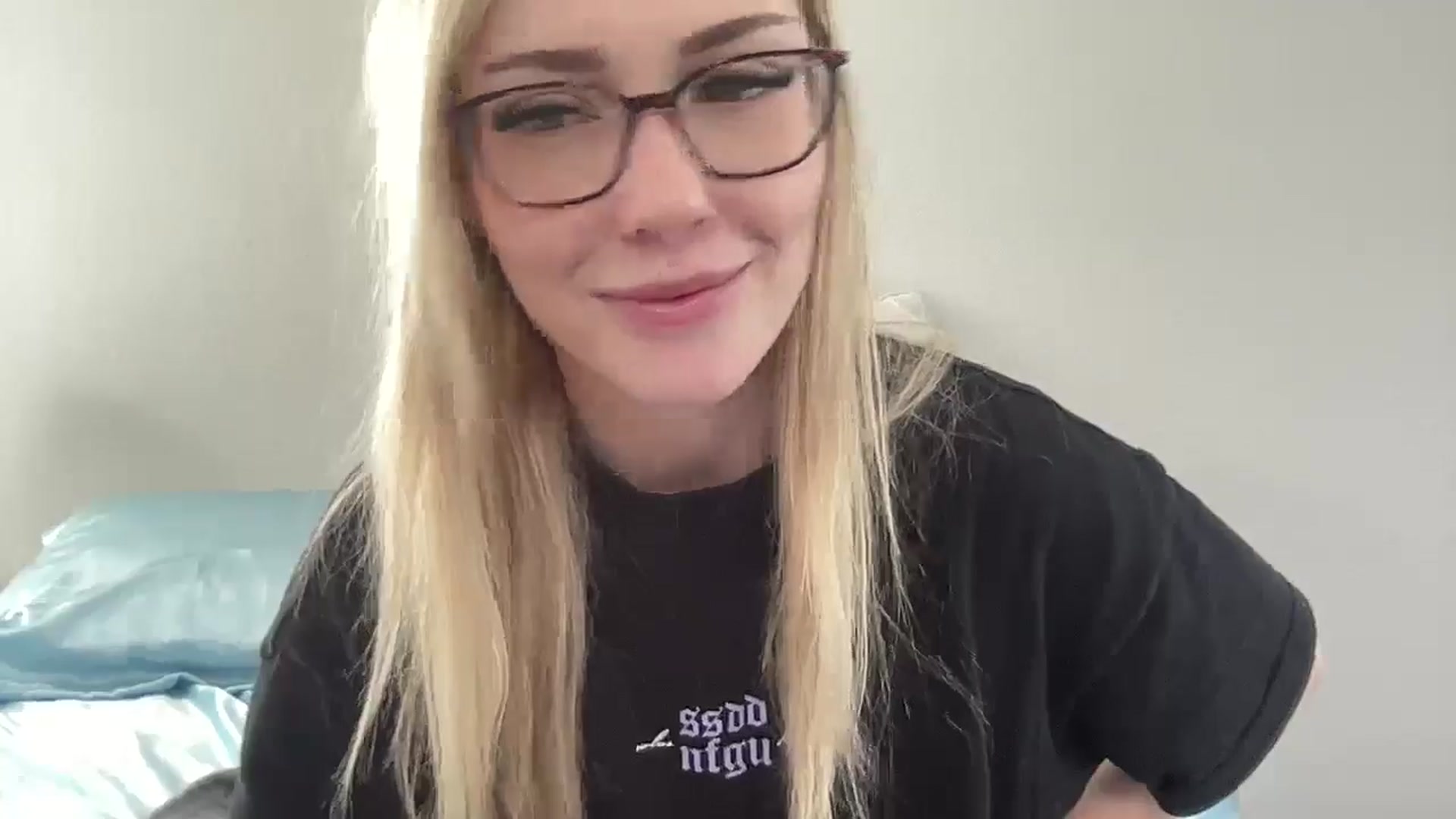 Gallery image thumbnail from AshleyMarina's myfreecams stream on, 04/22/2026, 15:46 image 19 of 20