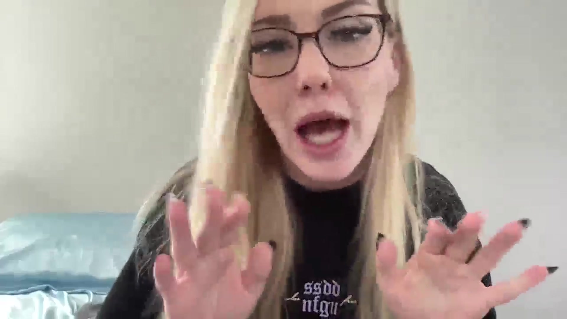 Gallery image thumbnail from AshleyMarina's myfreecams stream on, 04/22/2026, 15:46 image 5 of 20