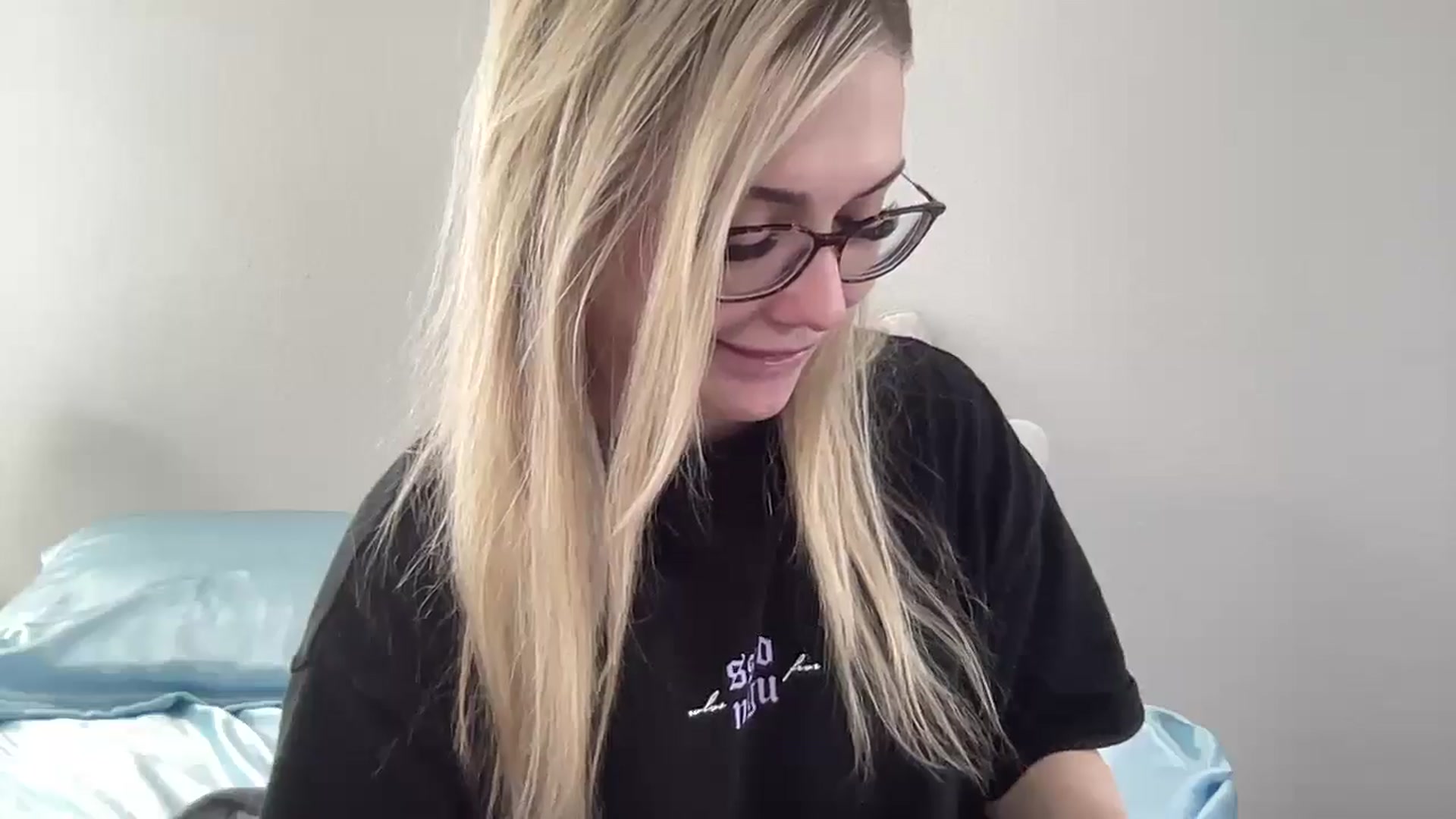Gallery image thumbnail from AshleyMarina's myfreecams stream on, 04/22/2026, 15:46 image 18 of 20