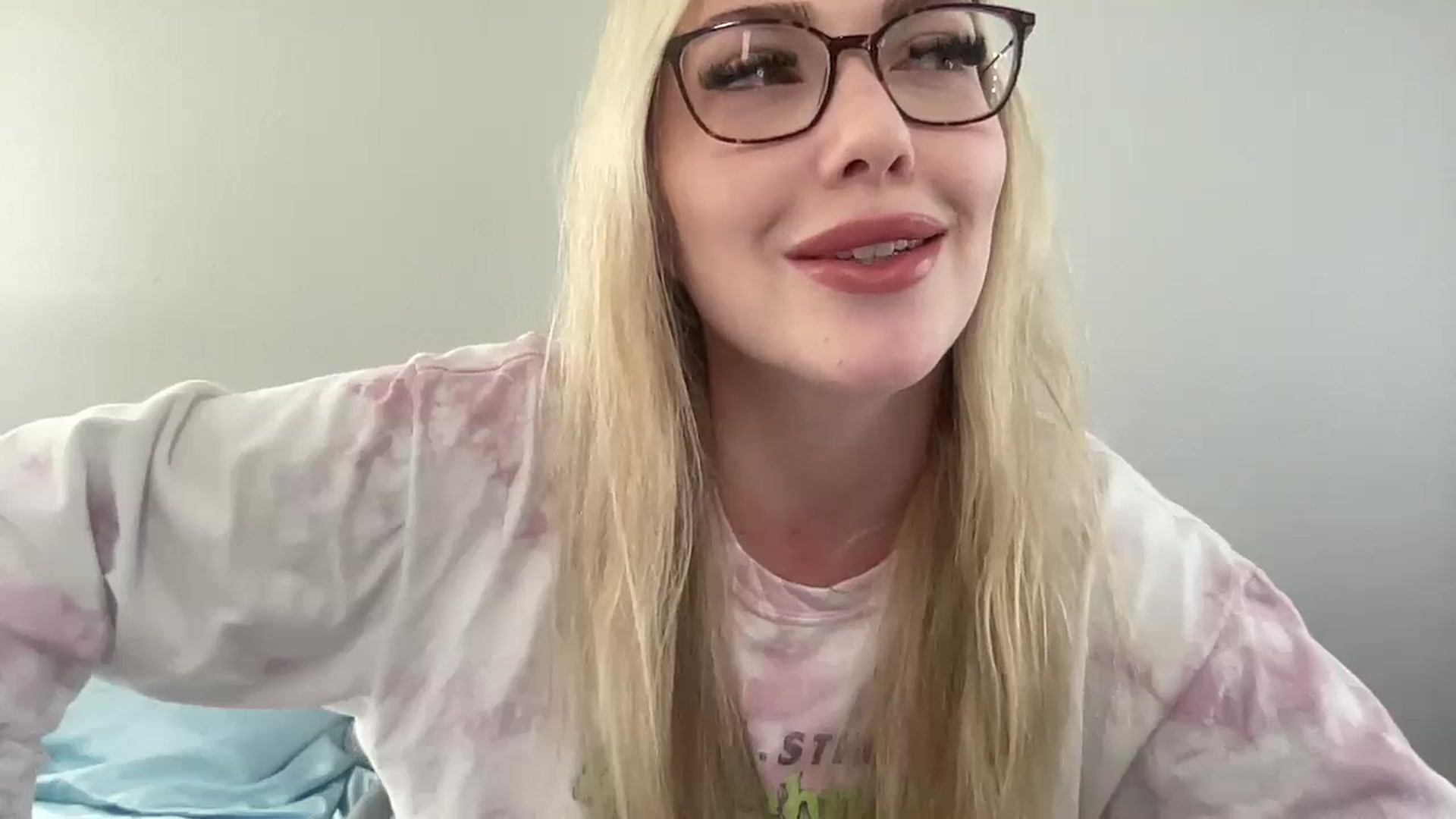 Gallery image thumbnail from AshleyMarina's myfreecams stream on, 04/25/2026, 15:48 image 4 of 20