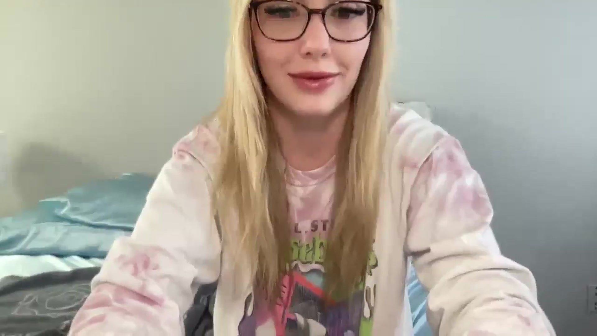 Gallery image thumbnail from AshleyMarina's myfreecams stream on, 04/29/2026, 13:52 image 6 of 20