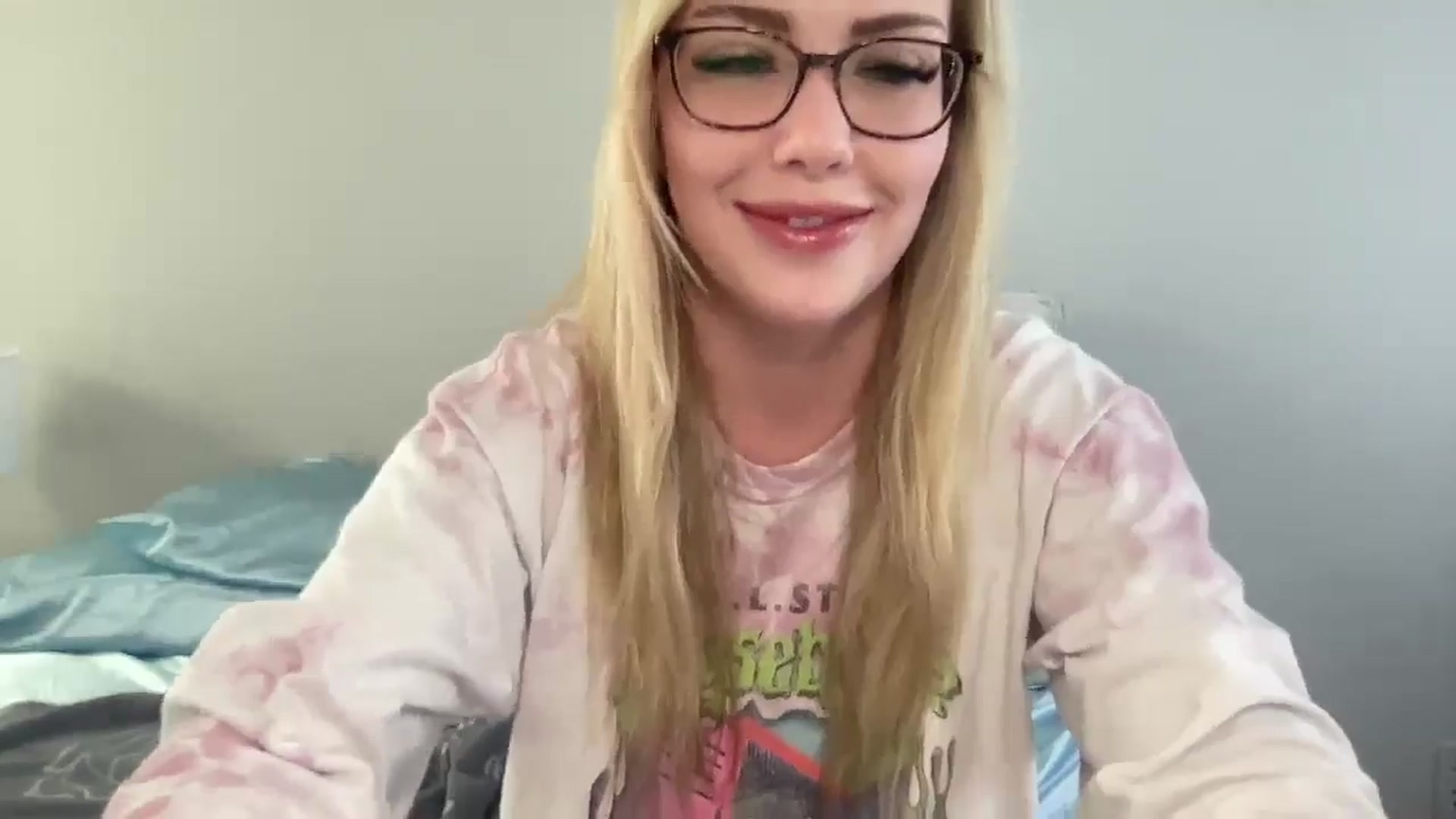 Gallery image thumbnail from AshleyMarina's myfreecams stream on, 04/29/2026, 13:52 image 4 of 20