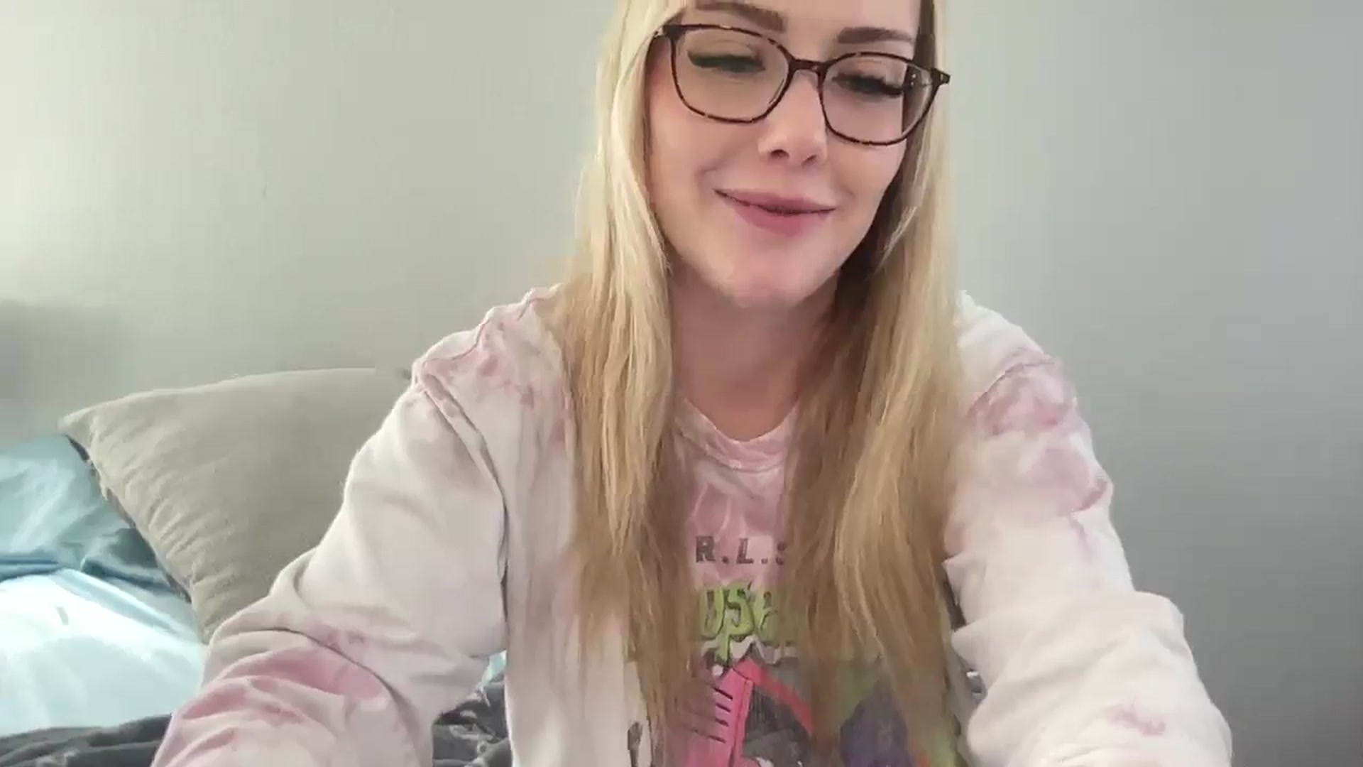 Gallery image thumbnail from AshleyMarina's myfreecams stream on, 04/29/2026, 17:18 image 6 of 20