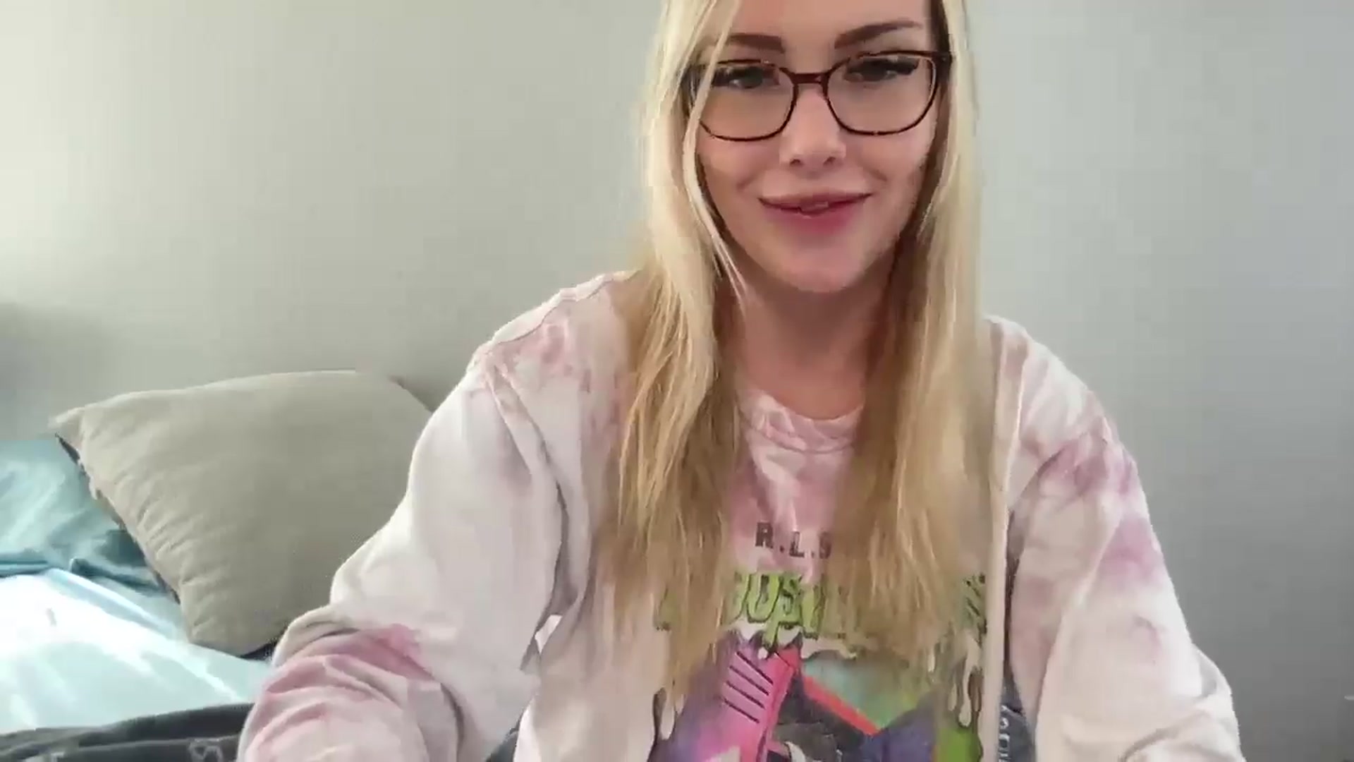 Gallery image thumbnail from AshleyMarina's myfreecams stream on, 04/29/2026, 17:18 image 3 of 20