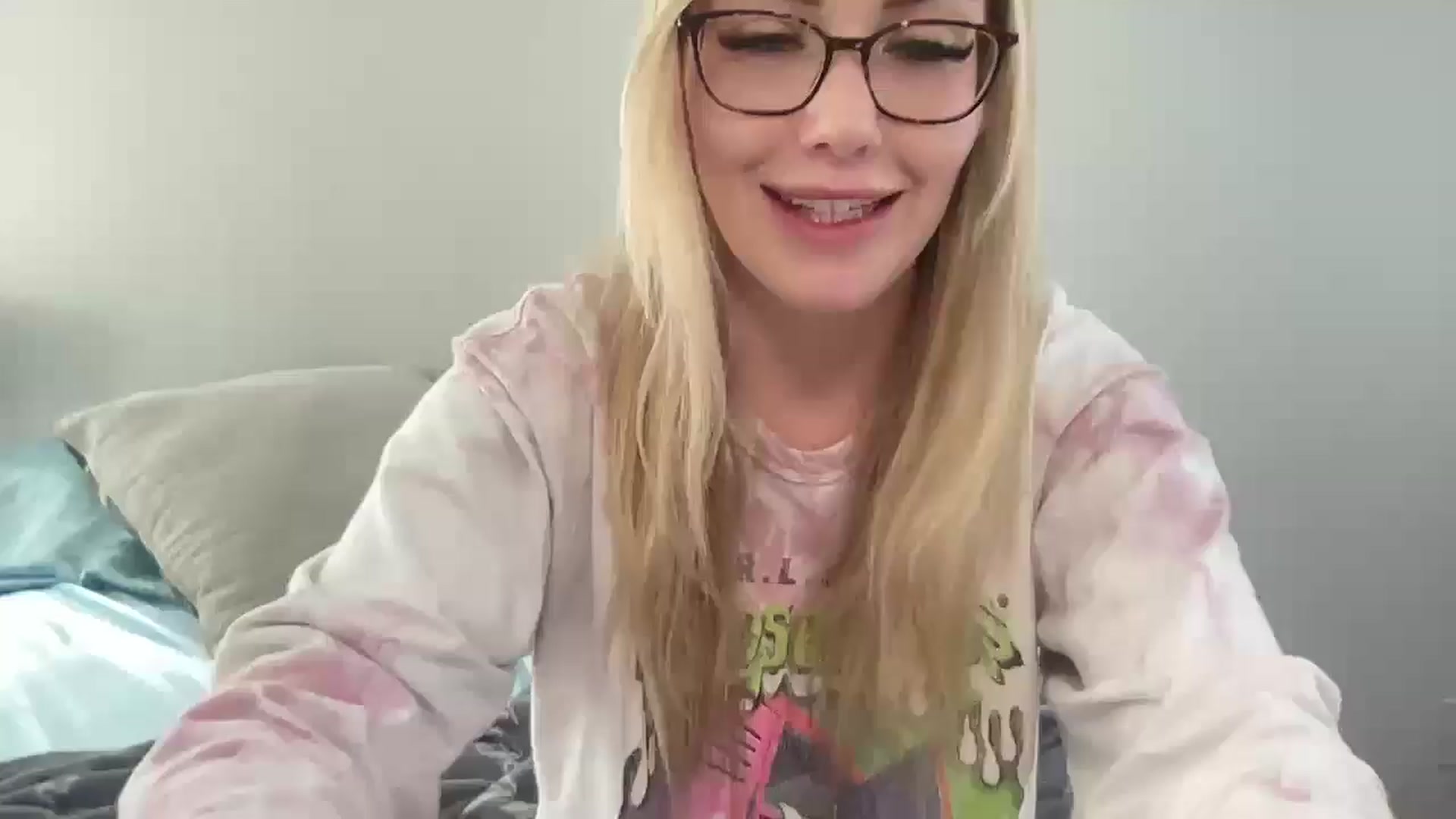 Gallery image thumbnail from AshleyMarina's myfreecams stream on, 04/29/2026, 17:18 image 12 of 20