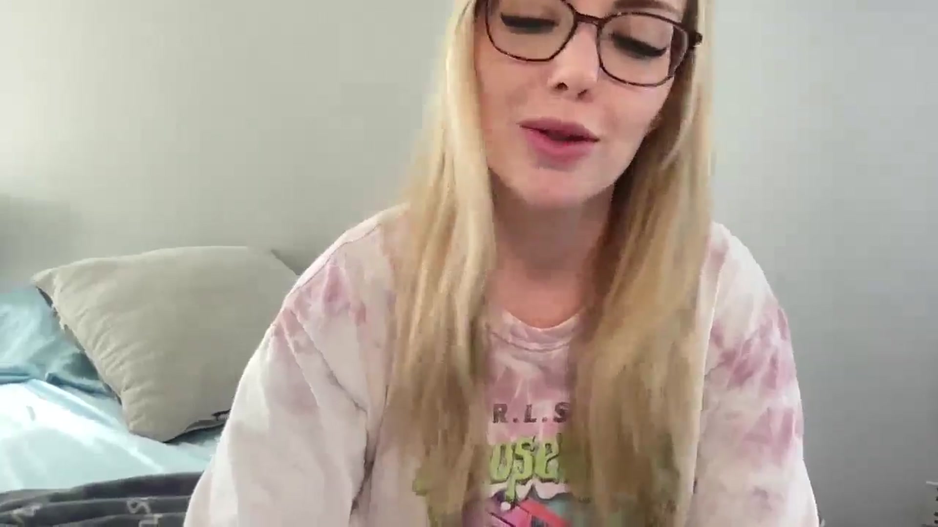 Gallery image thumbnail from AshleyMarina's myfreecams stream on, 04/29/2026, 17:18 image 9 of 20