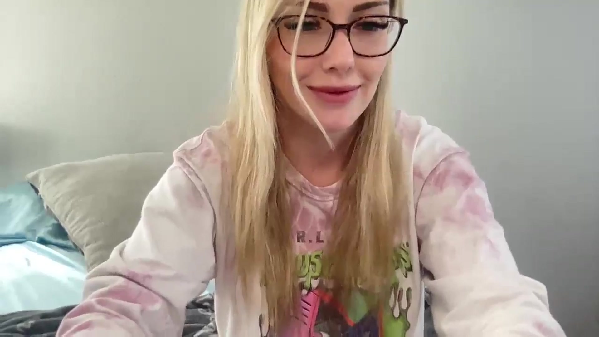 Gallery image thumbnail from AshleyMarina's myfreecams stream on, 04/29/2026, 17:18 image 8 of 20