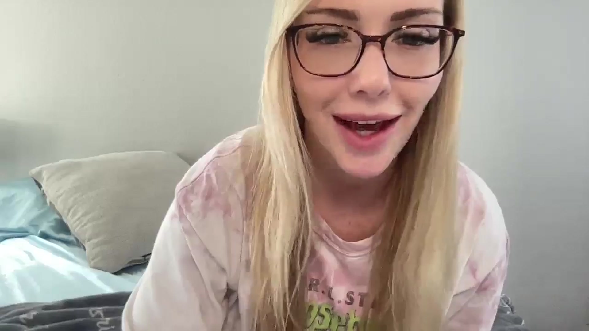 Gallery image thumbnail from AshleyMarina's myfreecams stream on, 04/29/2026, 17:18 image 14 of 20