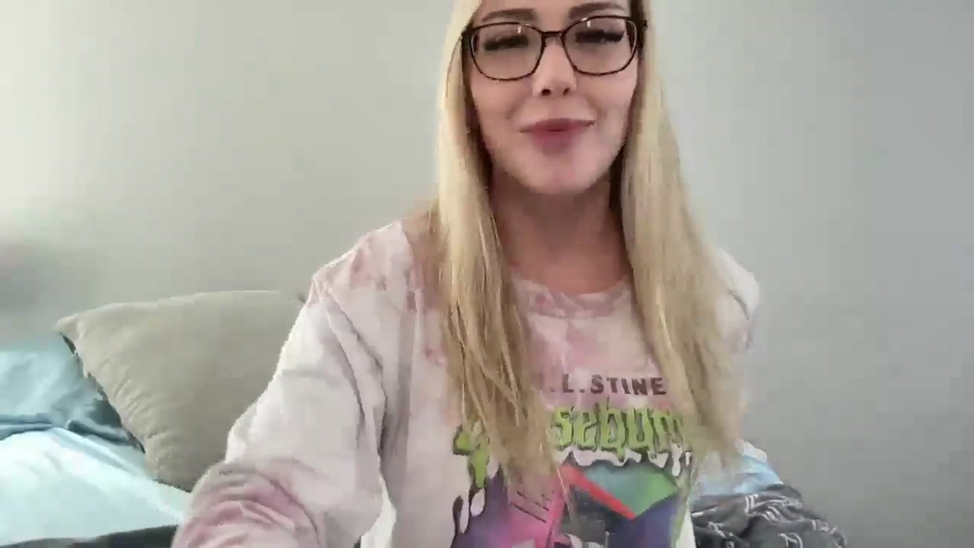 Gallery image thumbnail from AshleyMarina's myfreecams stream on, 04/29/2026, 17:18 image 17 of 20
