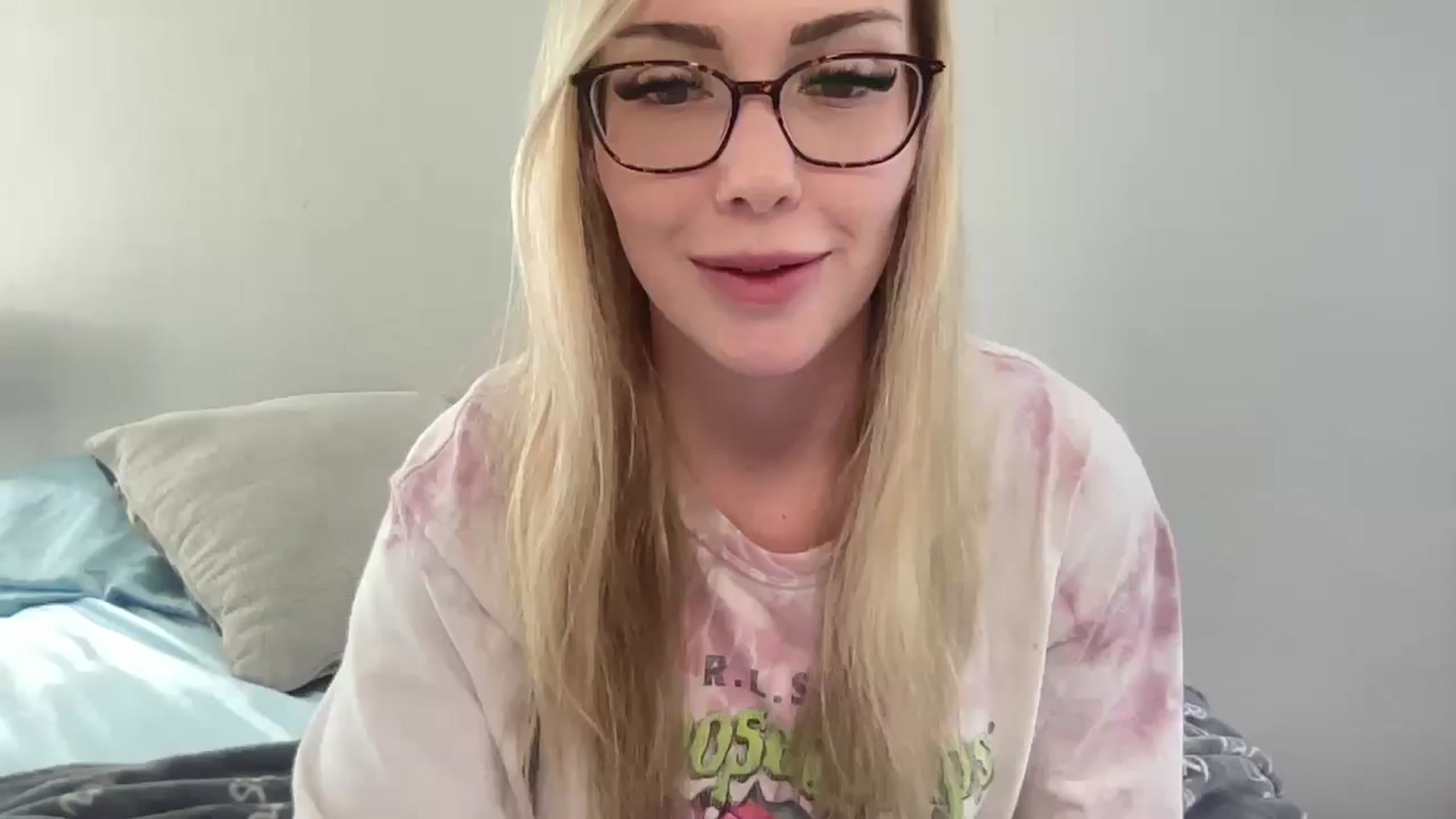 Gallery image thumbnail from AshleyMarina's myfreecams stream on, 04/29/2026, 17:18 image 15 of 20