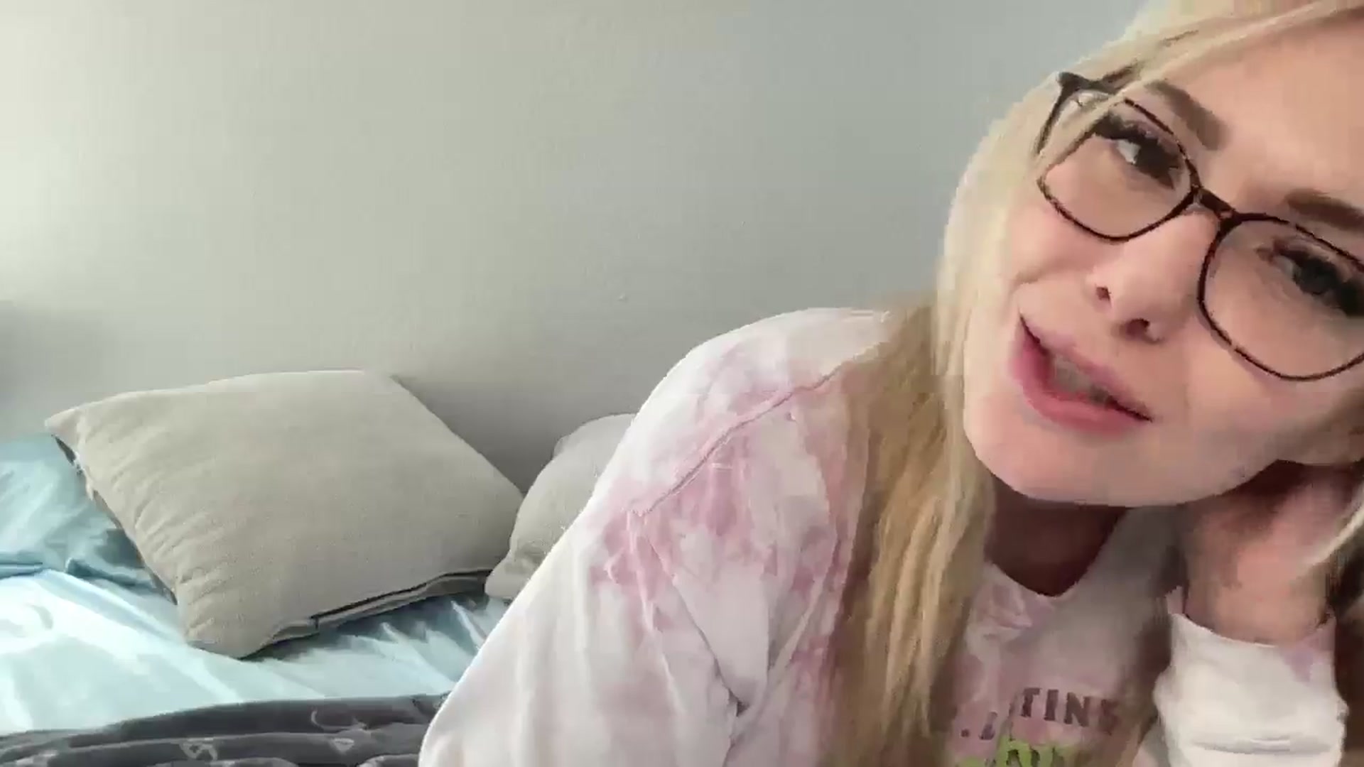Gallery image thumbnail from AshleyMarina's myfreecams stream on, 04/29/2026, 17:18 image 4 of 20