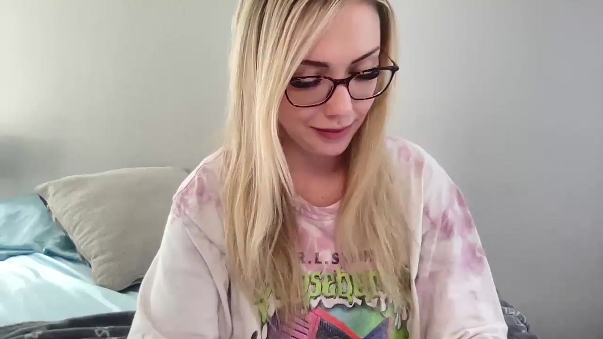 Gallery image thumbnail from AshleyMarina's myfreecams stream on, 04/29/2026, 17:18 image 18 of 20