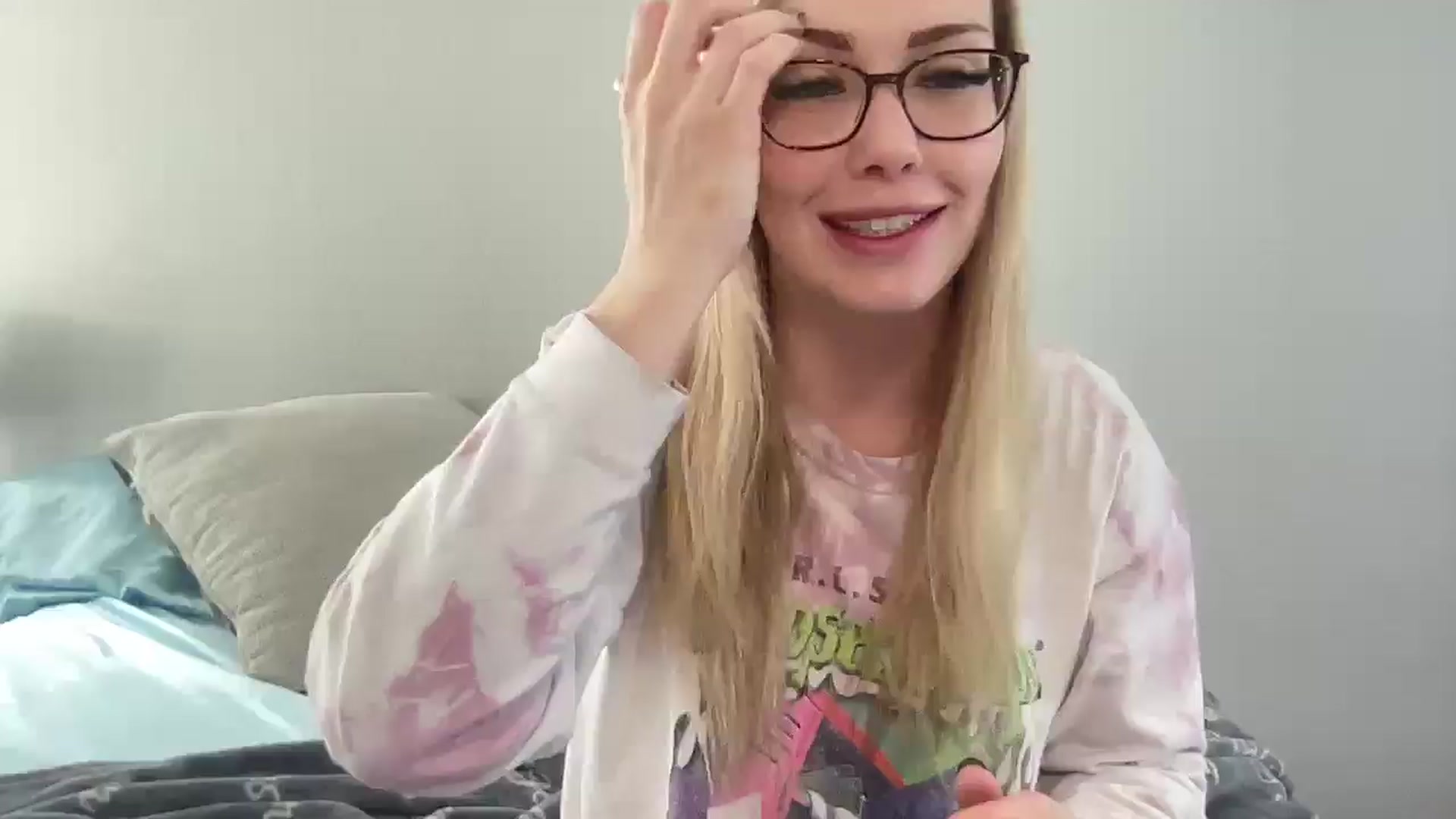 Gallery image thumbnail from AshleyMarina's myfreecams stream on, 04/29/2026, 17:18 image 16 of 20