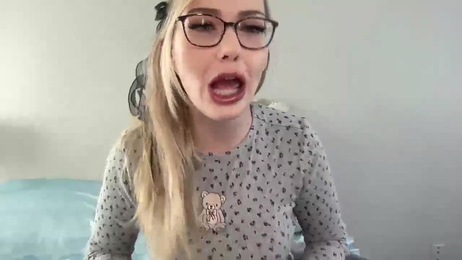 Gallery image thumbnail from AshleyMarina's myfreecams stream on, 04/30/2026, 14:32 image 16 of 20