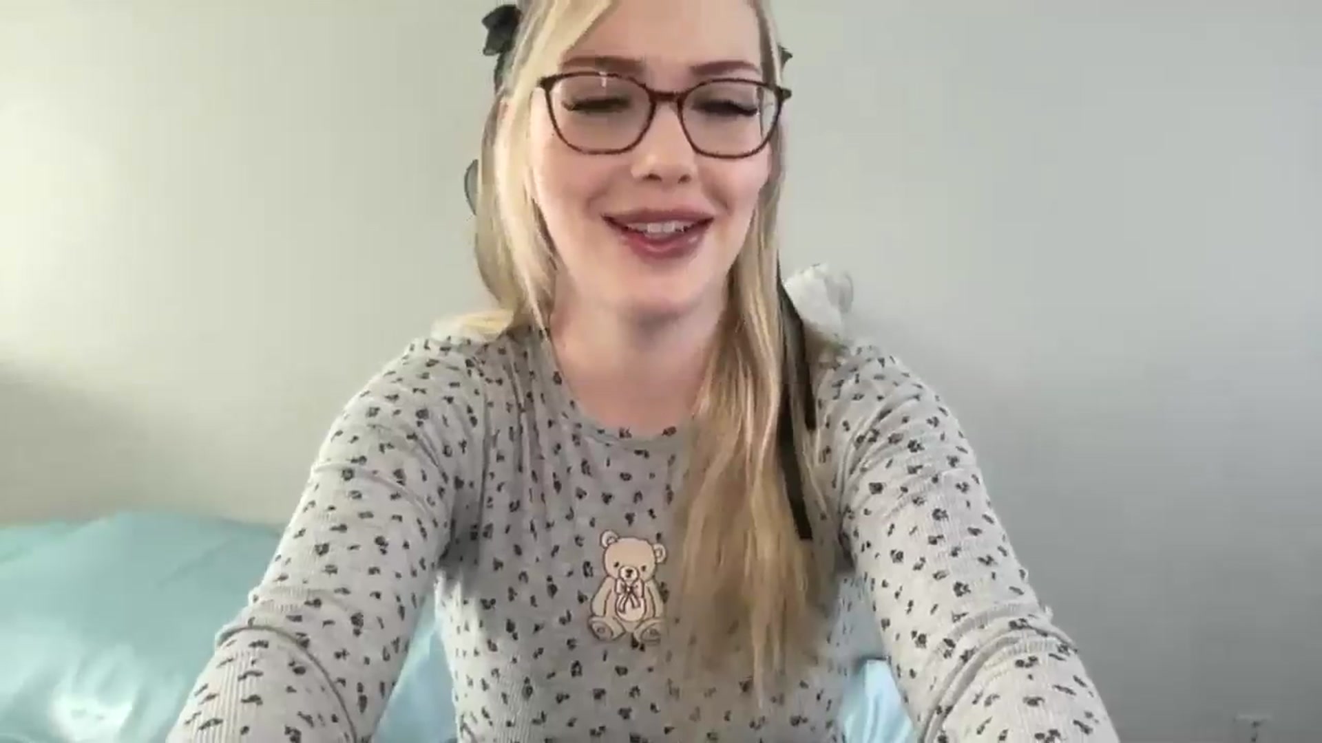 Gallery image thumbnail from AshleyMarina's myfreecams stream on, 04/30/2026, 14:32 image 2 of 20