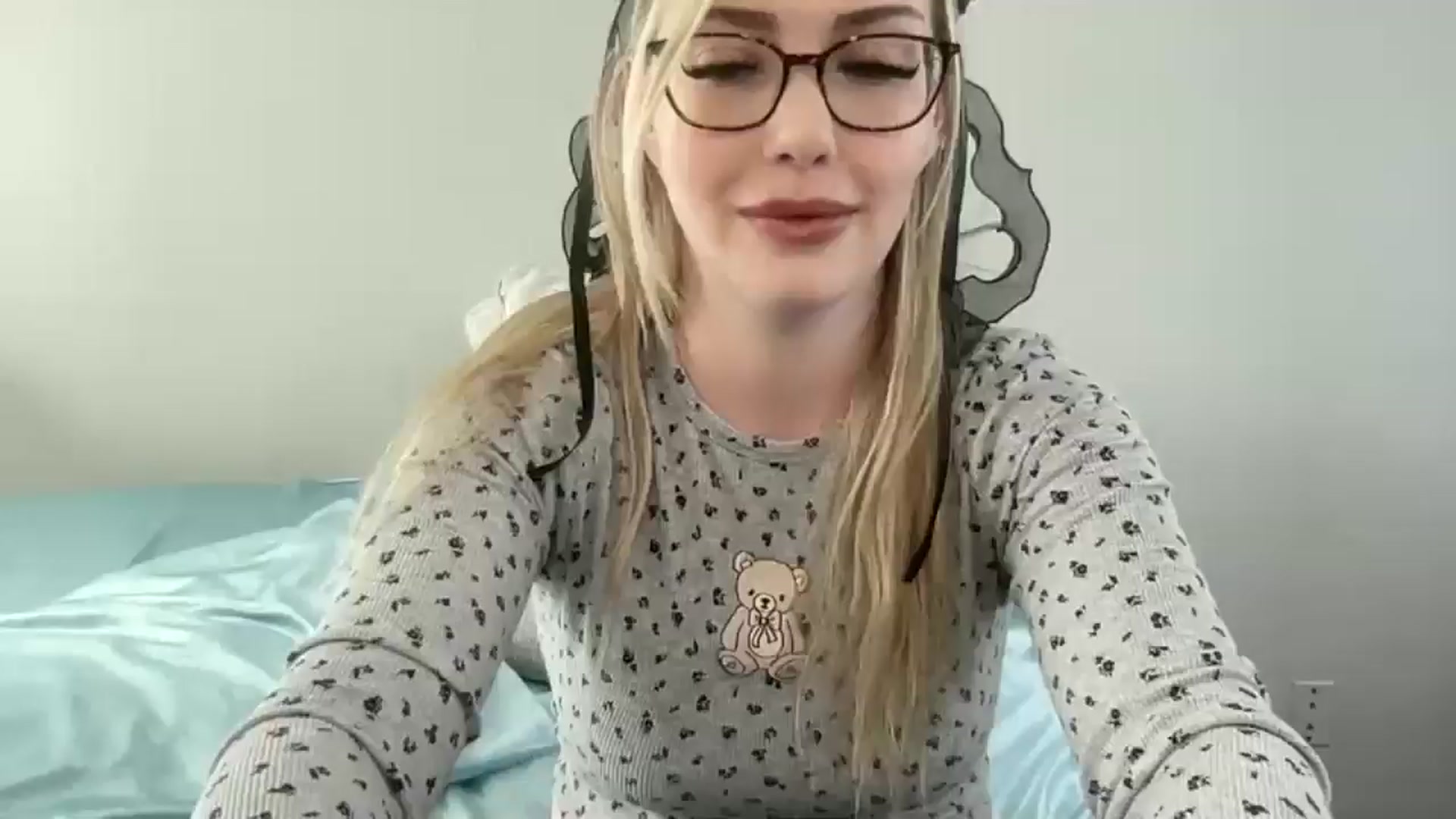 Gallery image thumbnail from AshleyMarina's myfreecams stream on, 04/30/2026, 16:07 image 5 of 20