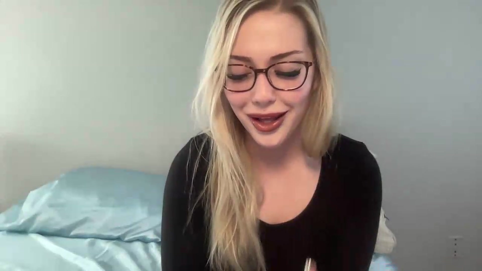Gallery image thumbnail from AshleyMarina's myfreecams stream on, 05/01/2026, 14:14 image 2 of 20
