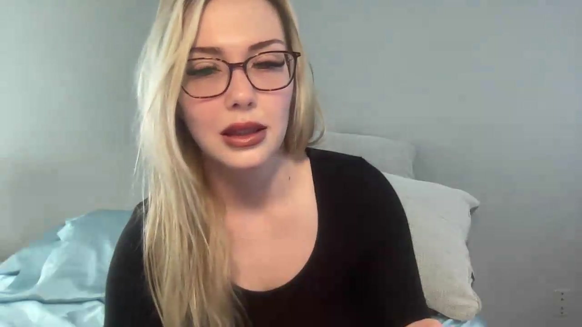 Gallery image thumbnail from AshleyMarina's myfreecams stream on, 05/01/2026, 14:14 image 10 of 20