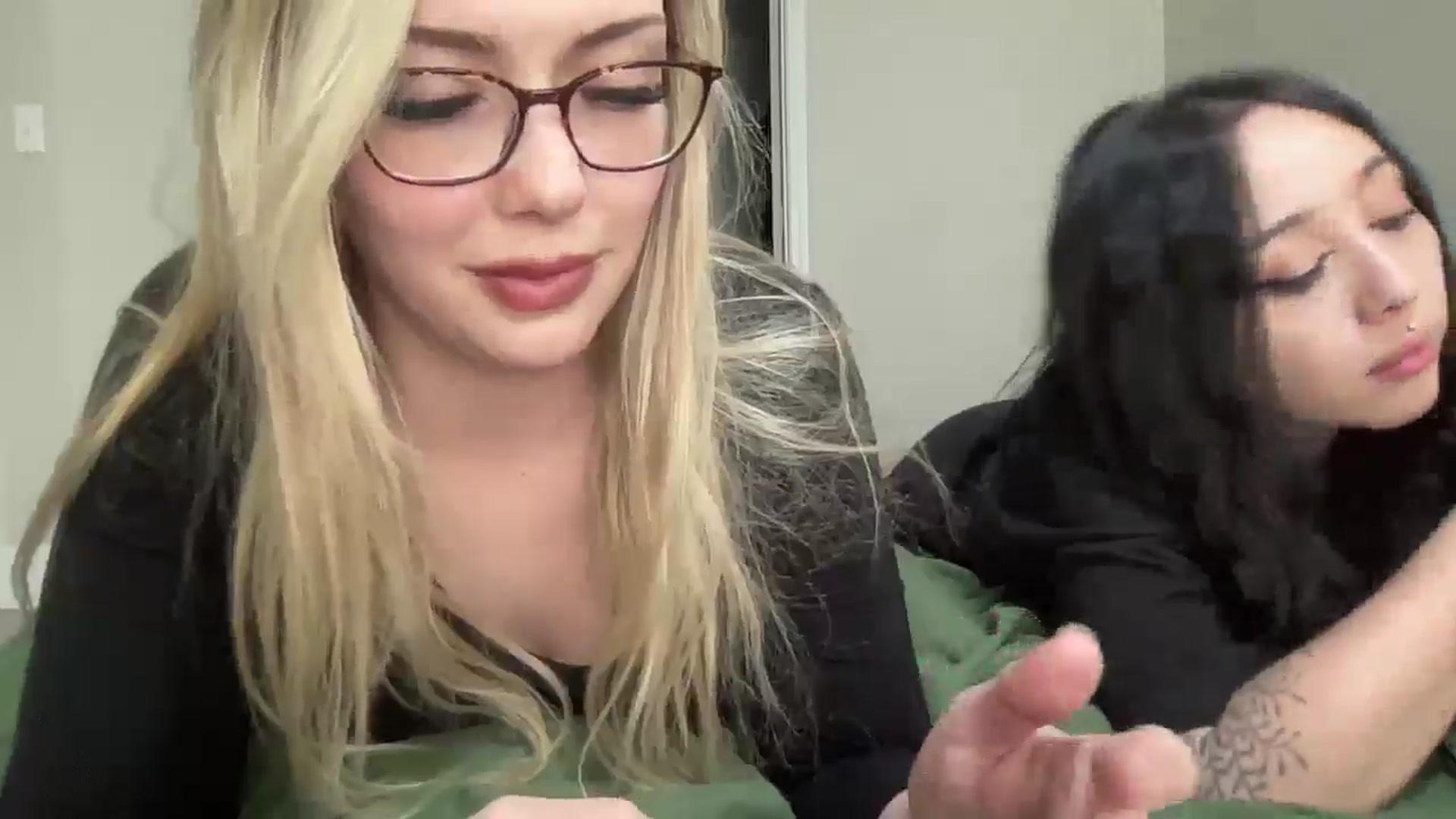 Gallery image thumbnail from AshleyMarina's myfreecams stream on, 05/01/2026, 15:57 image 11 of 20