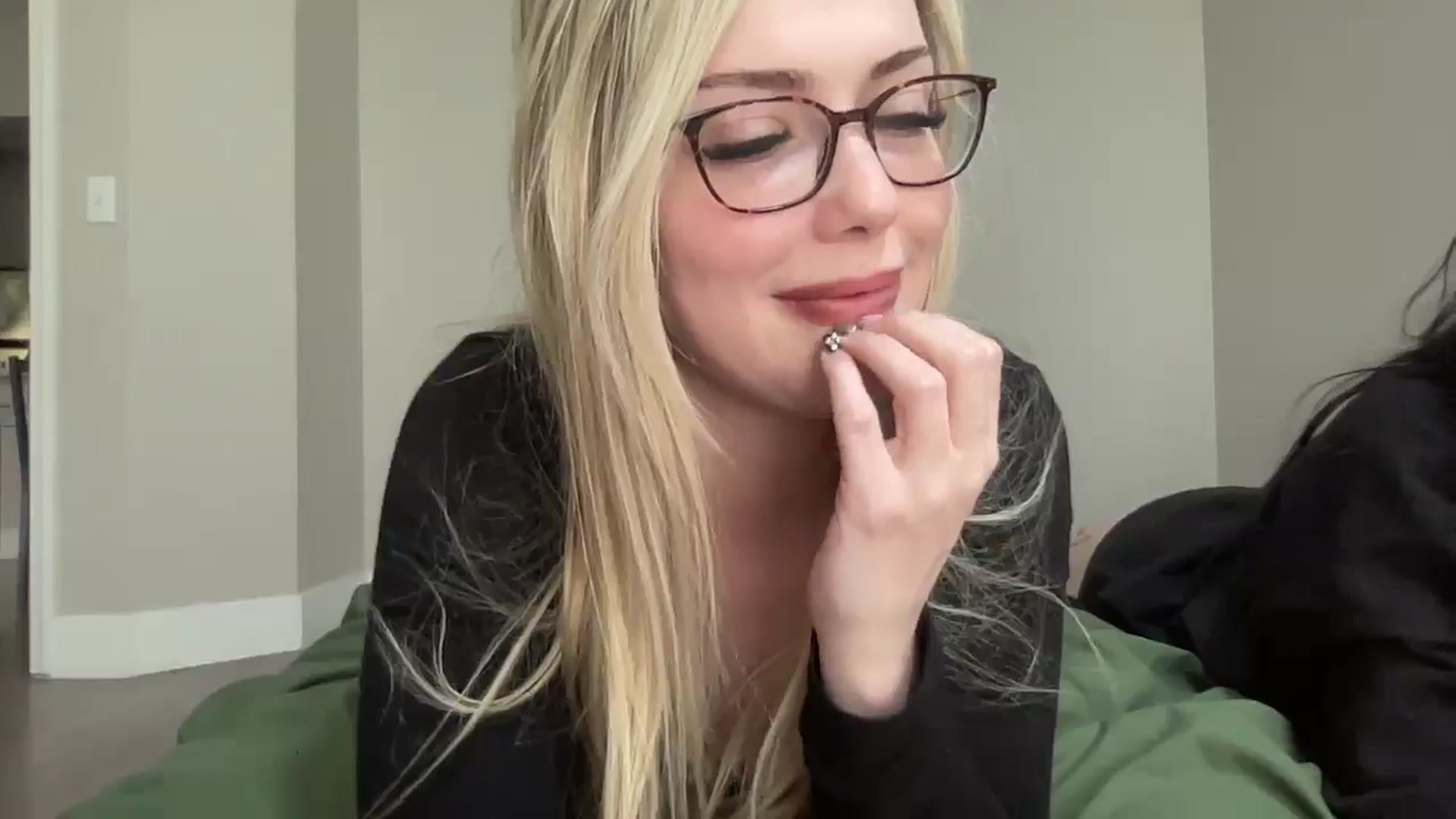 Gallery image thumbnail from AshleyMarina's myfreecams stream on, 05/01/2026, 15:57 image 13 of 20