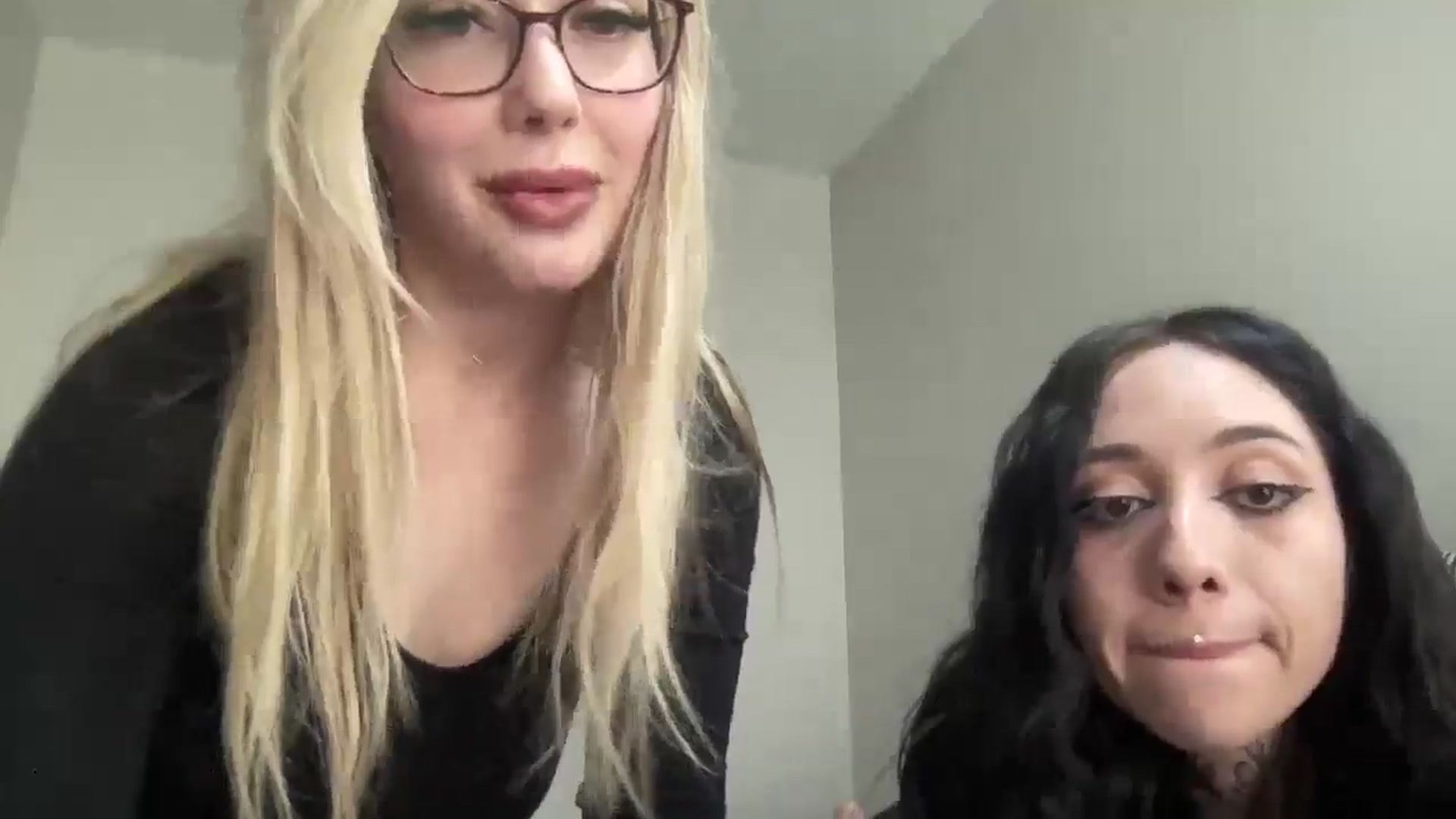 Gallery image thumbnail from AshleyMarina's myfreecams stream on, 05/01/2026, 15:57 image 17 of 20
