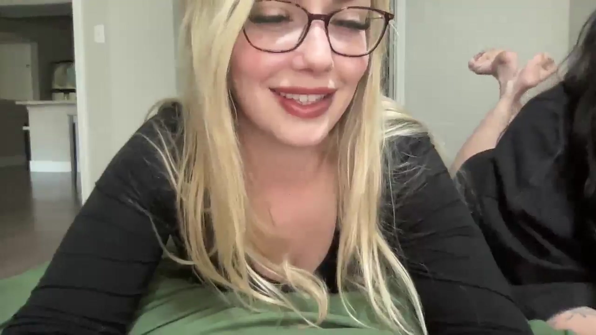 Gallery image thumbnail from AshleyMarina's myfreecams stream on, 05/01/2026, 15:57 image 3 of 20