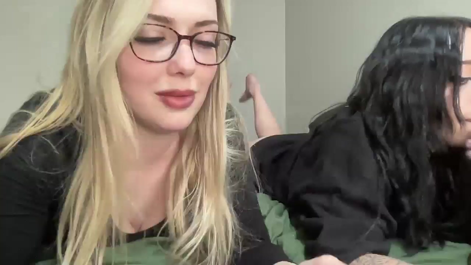 Gallery image thumbnail from AshleyMarina's myfreecams stream on, 05/01/2026, 15:57 image 10 of 20